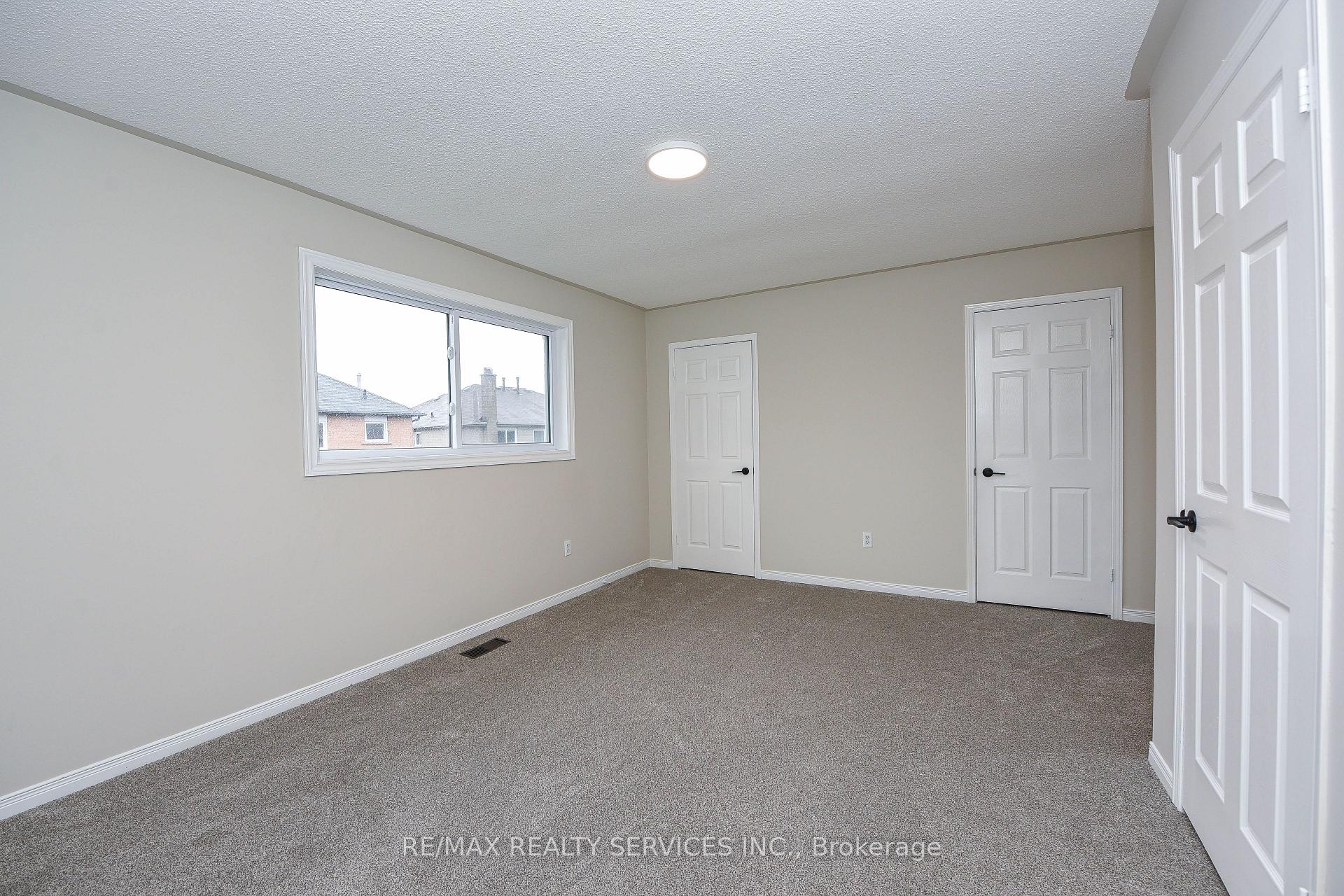 Photo 25 of 15 Shady Pine Circle, Brampton, Sandringham-Wellington — HOMEH