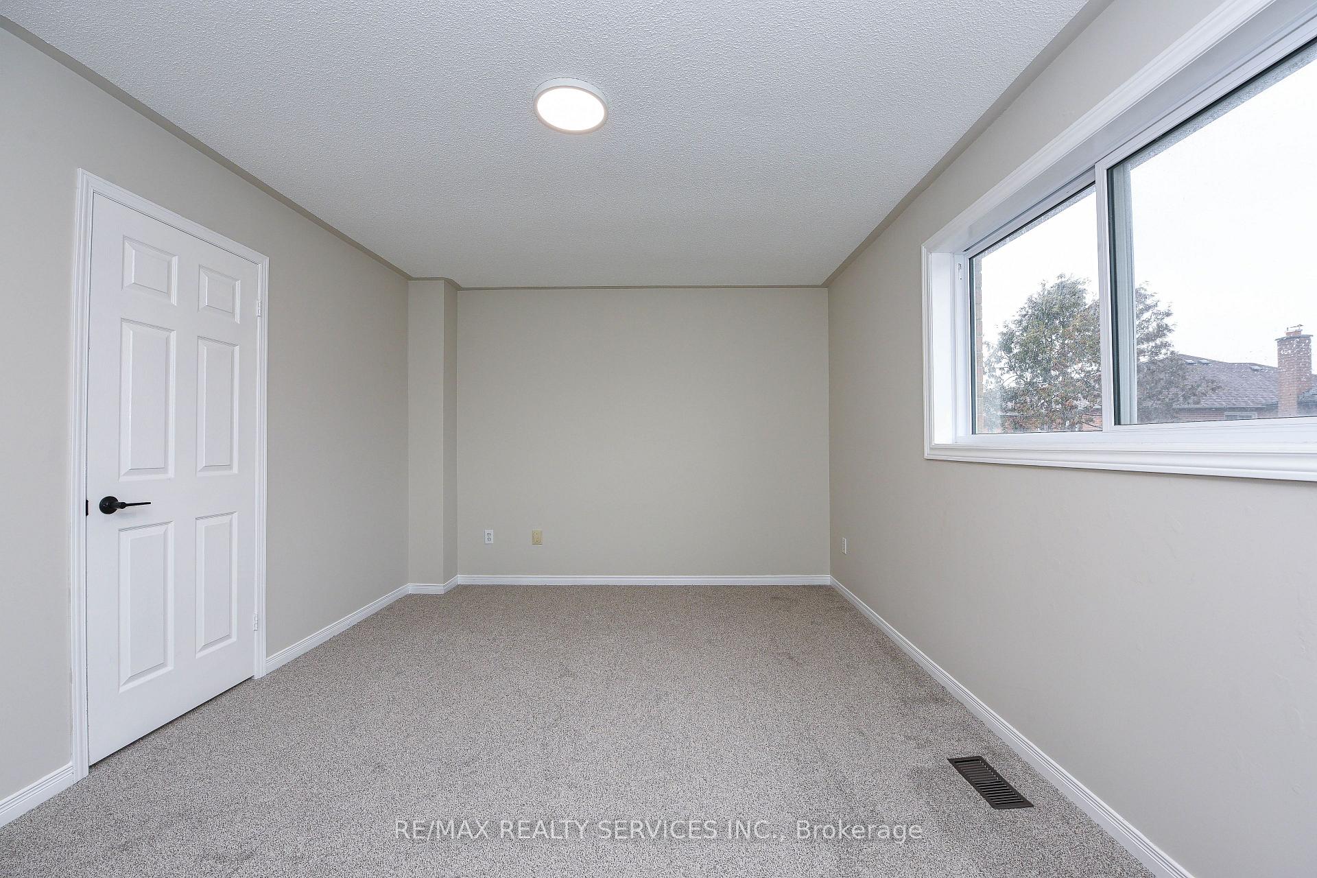 Photo 26 of 15 Shady Pine Circle, Brampton, Sandringham-Wellington — HOMEH