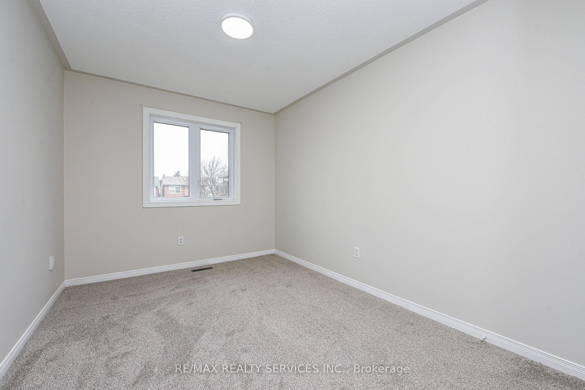 Photo 27 of 15 Shady Pine Circle, Brampton, Sandringham-Wellington — HOMEH