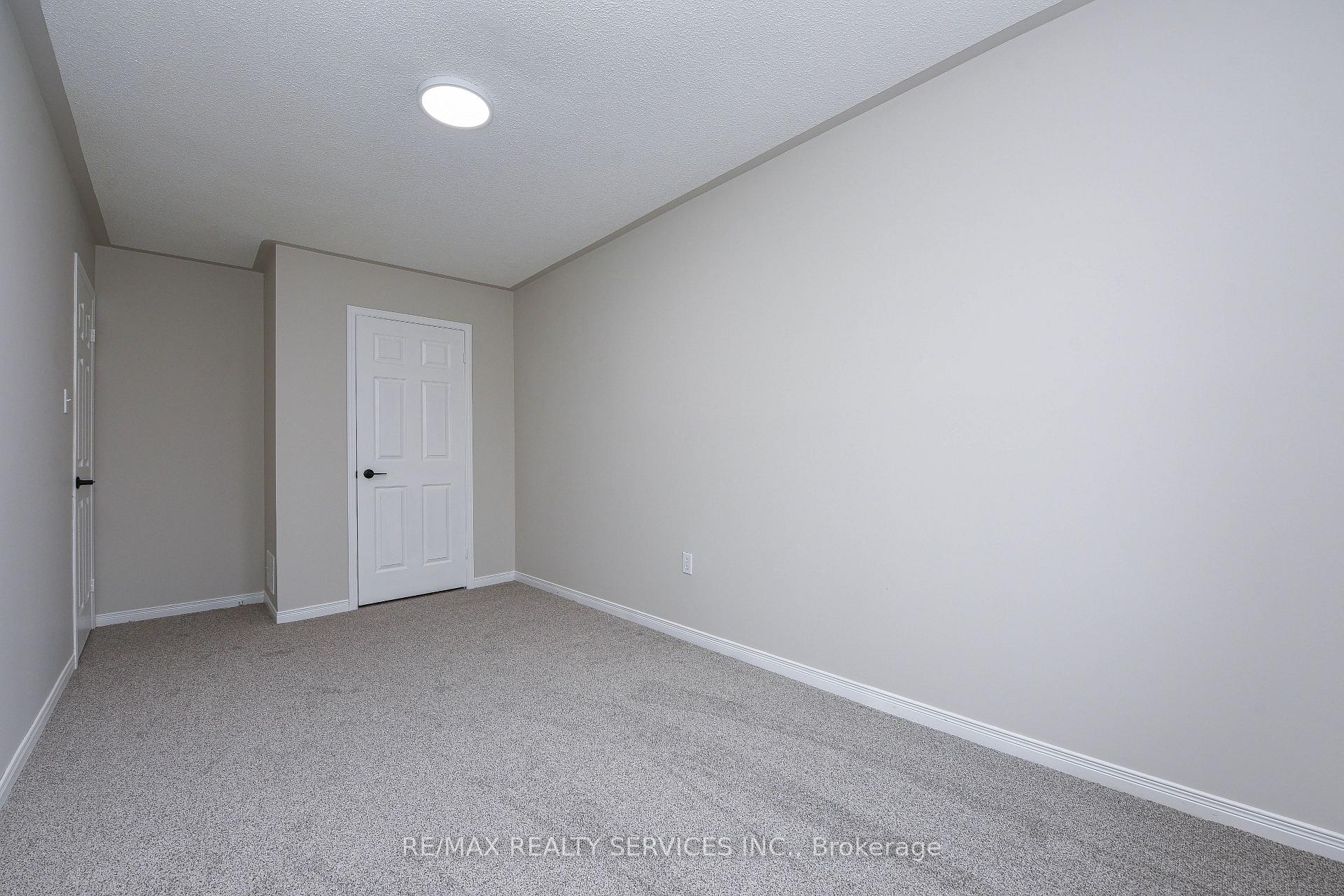 Photo 29 of 15 Shady Pine Circle, Brampton, Sandringham-Wellington — HOMEH