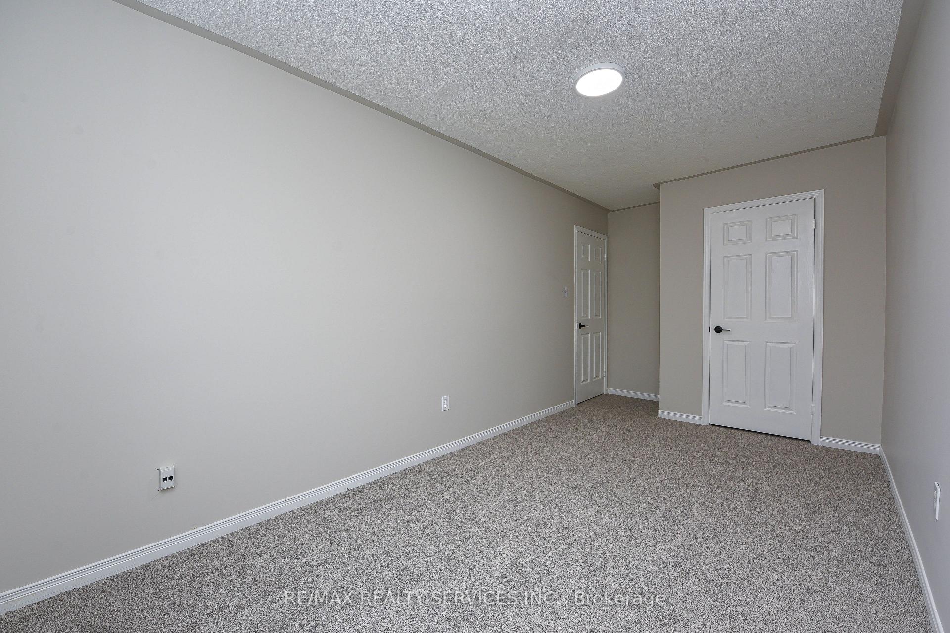 Photo 30 of 15 Shady Pine Circle, Brampton, Sandringham-Wellington — HOMEH