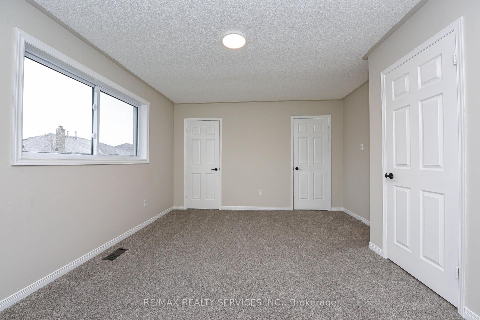 Photo 31 of 15 Shady Pine Circle, Brampton, Sandringham-Wellington — HOMEH