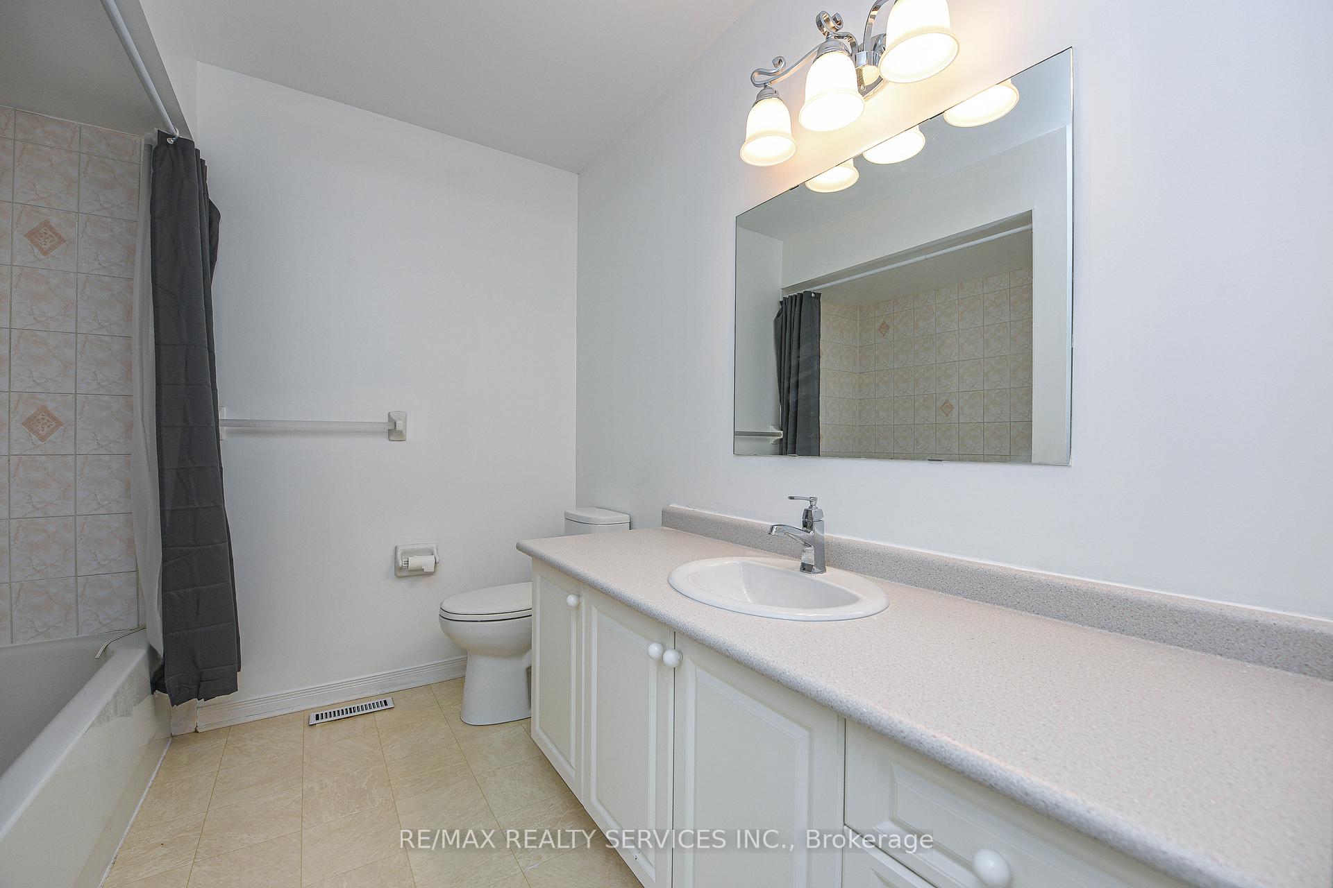 Photo 32 of 15 Shady Pine Circle, Brampton, Sandringham-Wellington — HOMEH