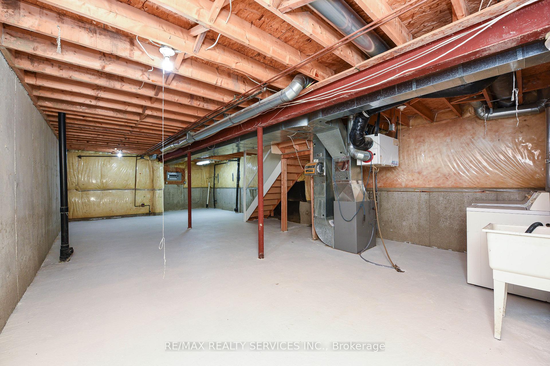 Photo 36 of 15 Shady Pine Circle, Brampton, Sandringham-Wellington — HOMEH