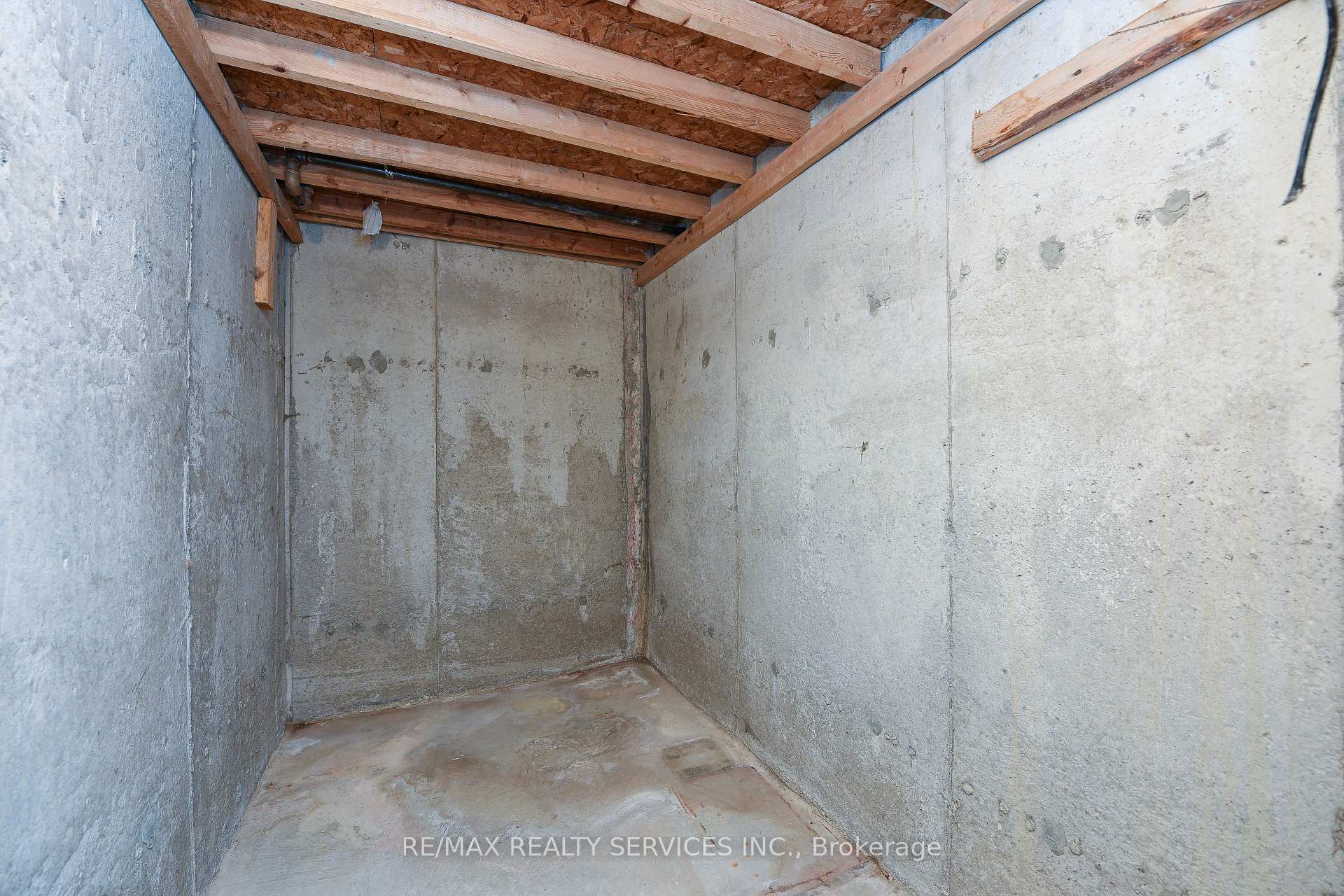 Photo 38 of 15 Shady Pine Circle, Brampton, Sandringham-Wellington — HOMEH