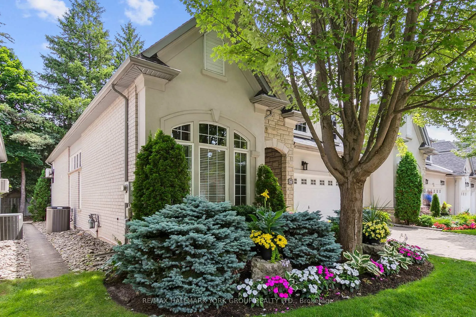 Photo 3 of 29 Arlington Way, Markham, Grandview — HOMEH
