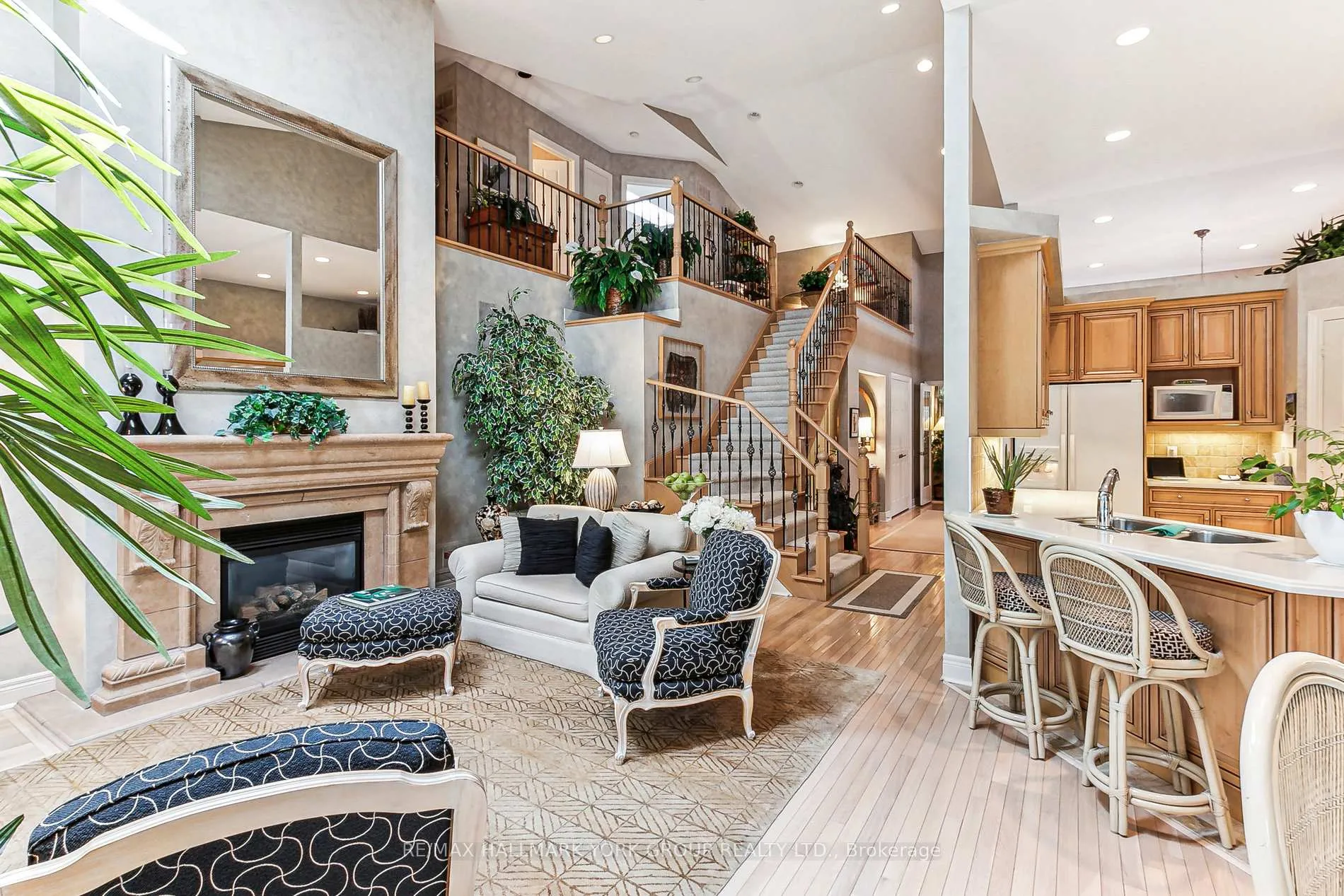 Photo 12 of 29 Arlington Way, Markham, Grandview — HOMEH