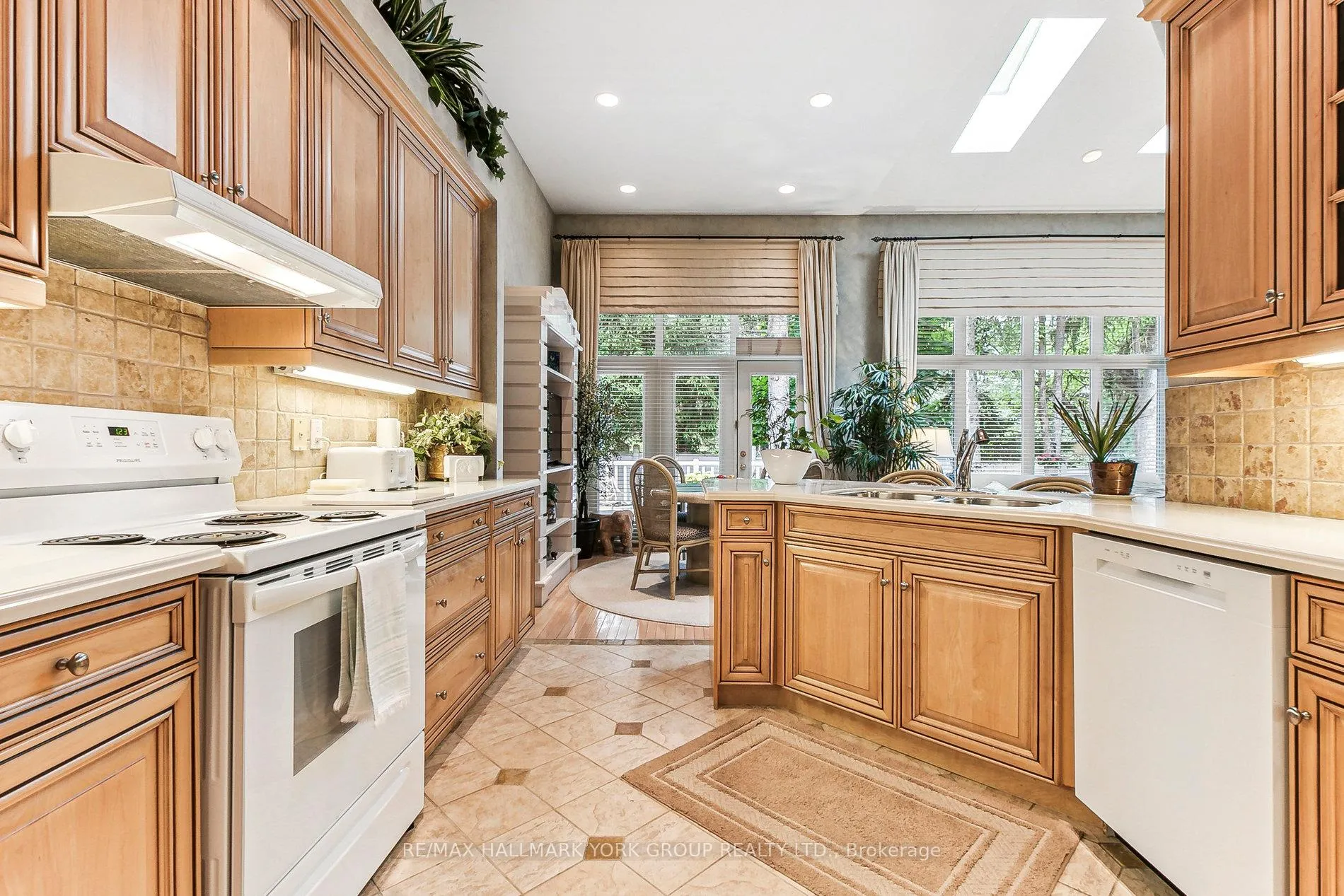 Photo 17 of 29 Arlington Way, Markham, Grandview — HOMEH