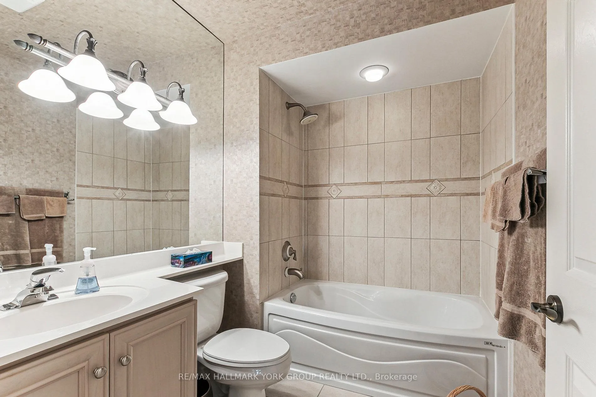 Photo 23 of 29 Arlington Way, Markham, Grandview — HOMEH