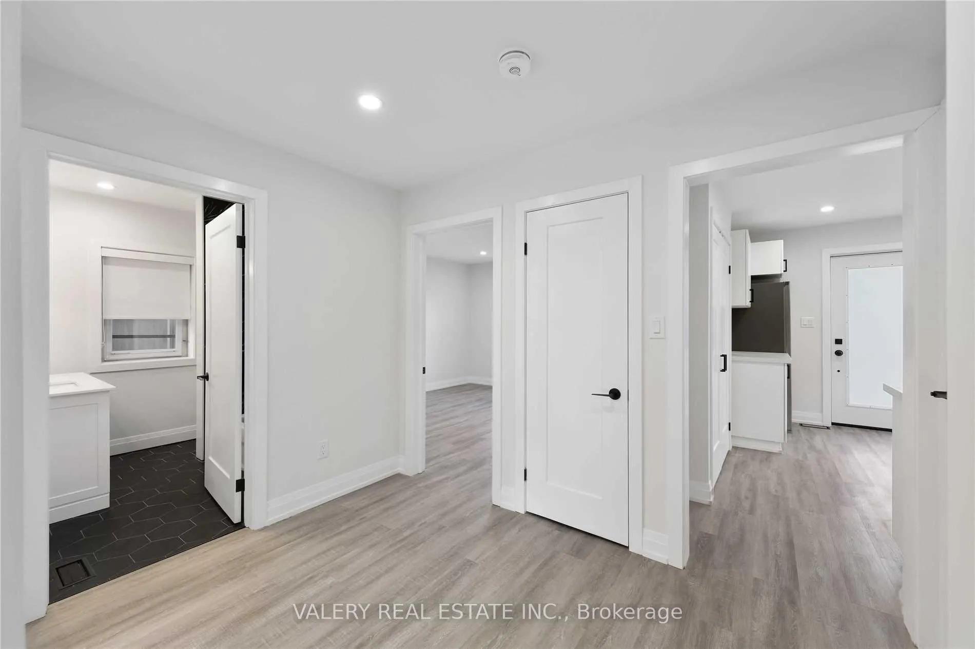 Photo 5 of Unit 2, 5 Maplewood Ave, Hamilton, St. Clair — HOMEH