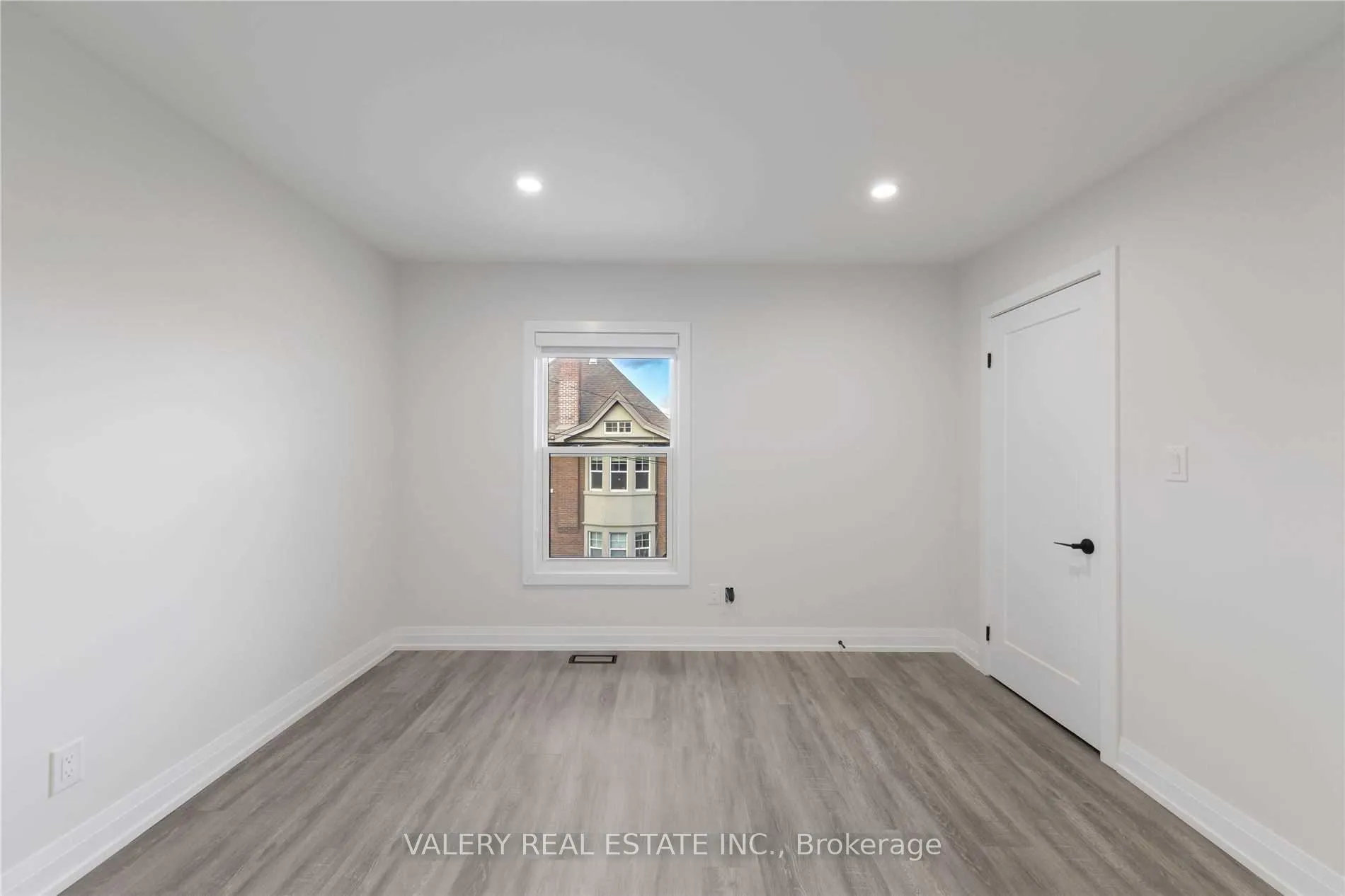 Photo 7 of Unit 2, 5 Maplewood Ave, Hamilton, St. Clair — HOMEH