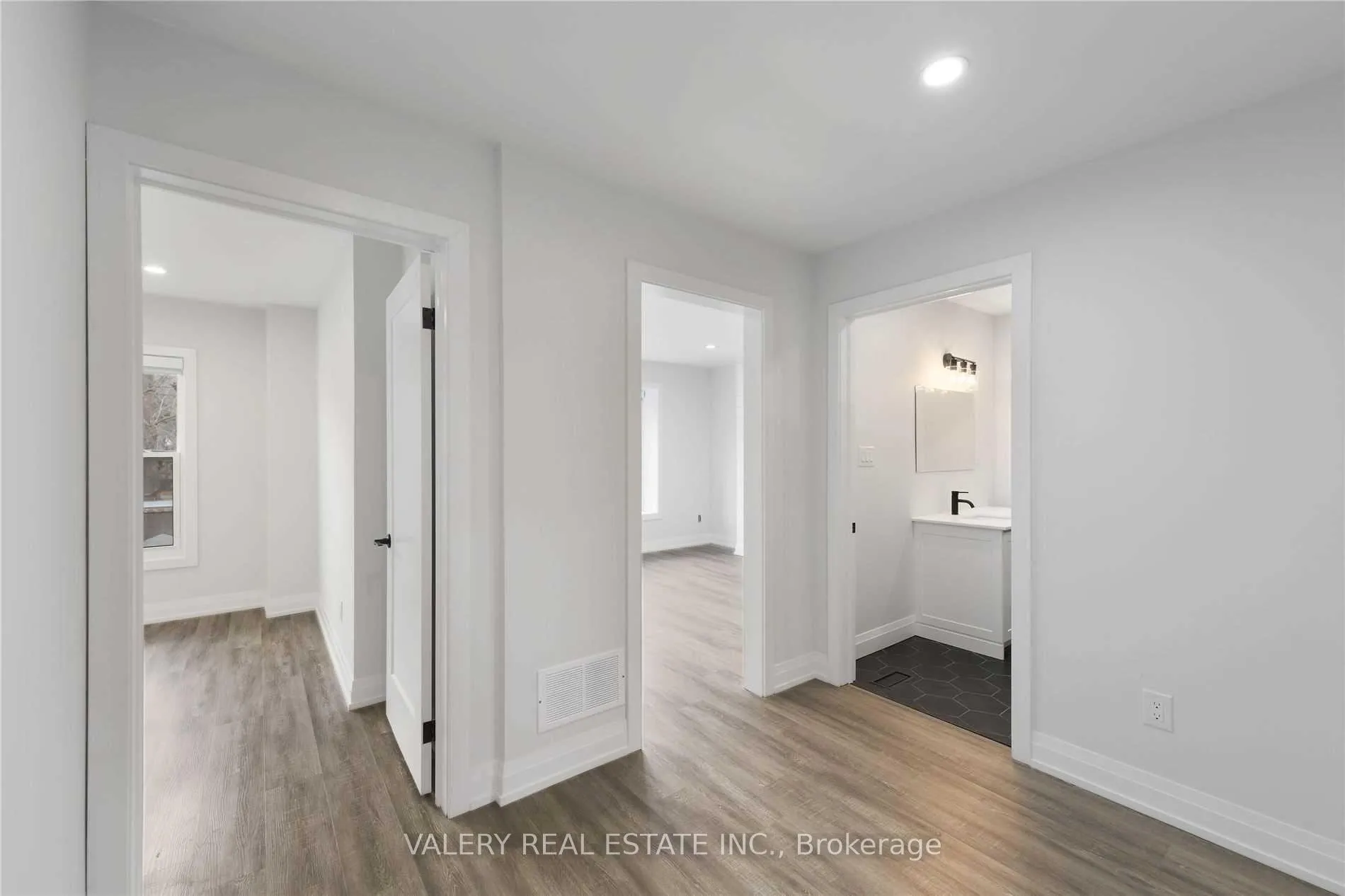 Photo 10 of Unit 2, 5 Maplewood Ave, Hamilton, St. Clair — HOMEH