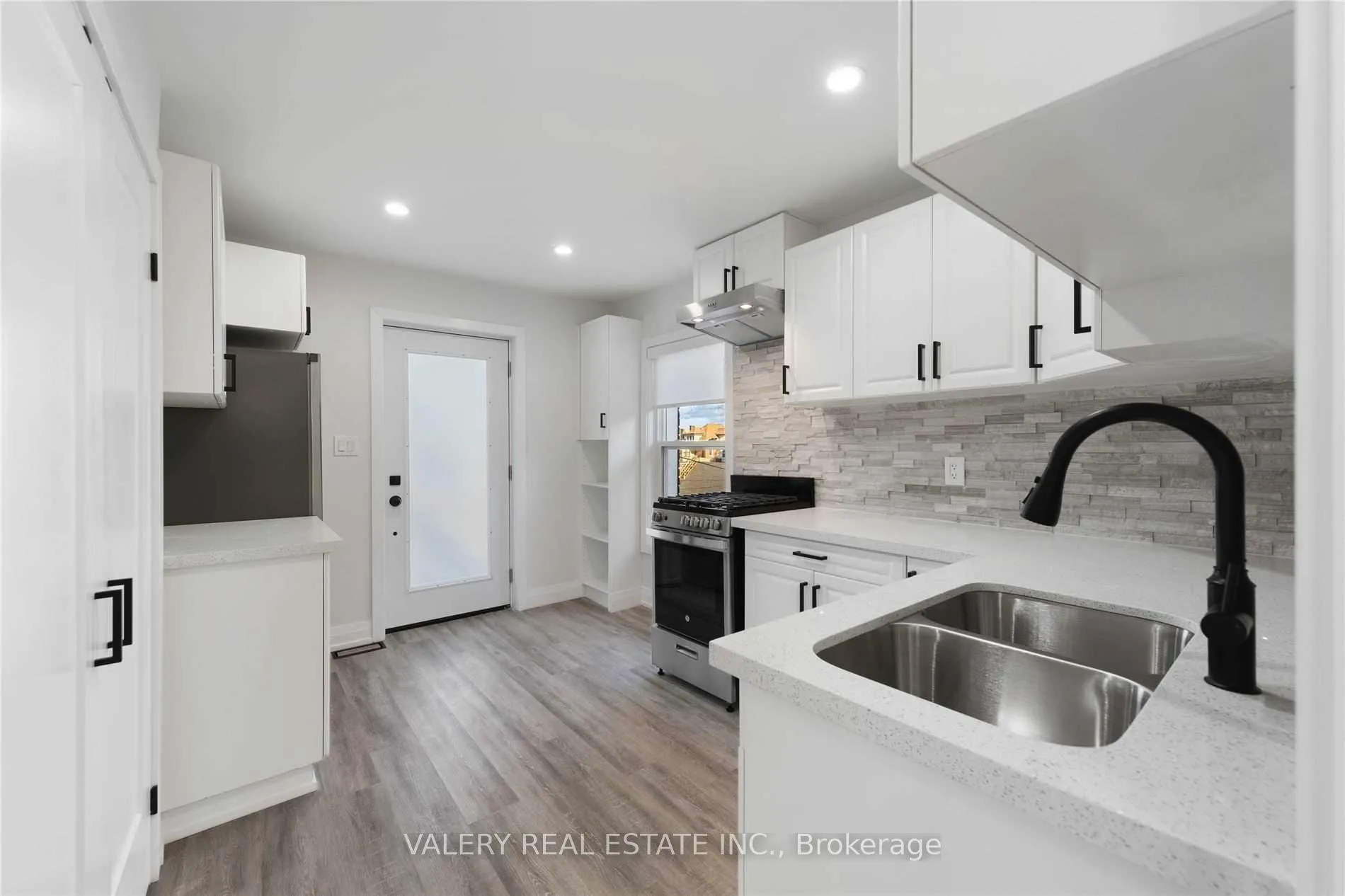 Photo 15 of Unit 2, 5 Maplewood Ave, Hamilton, St. Clair — HOMEH