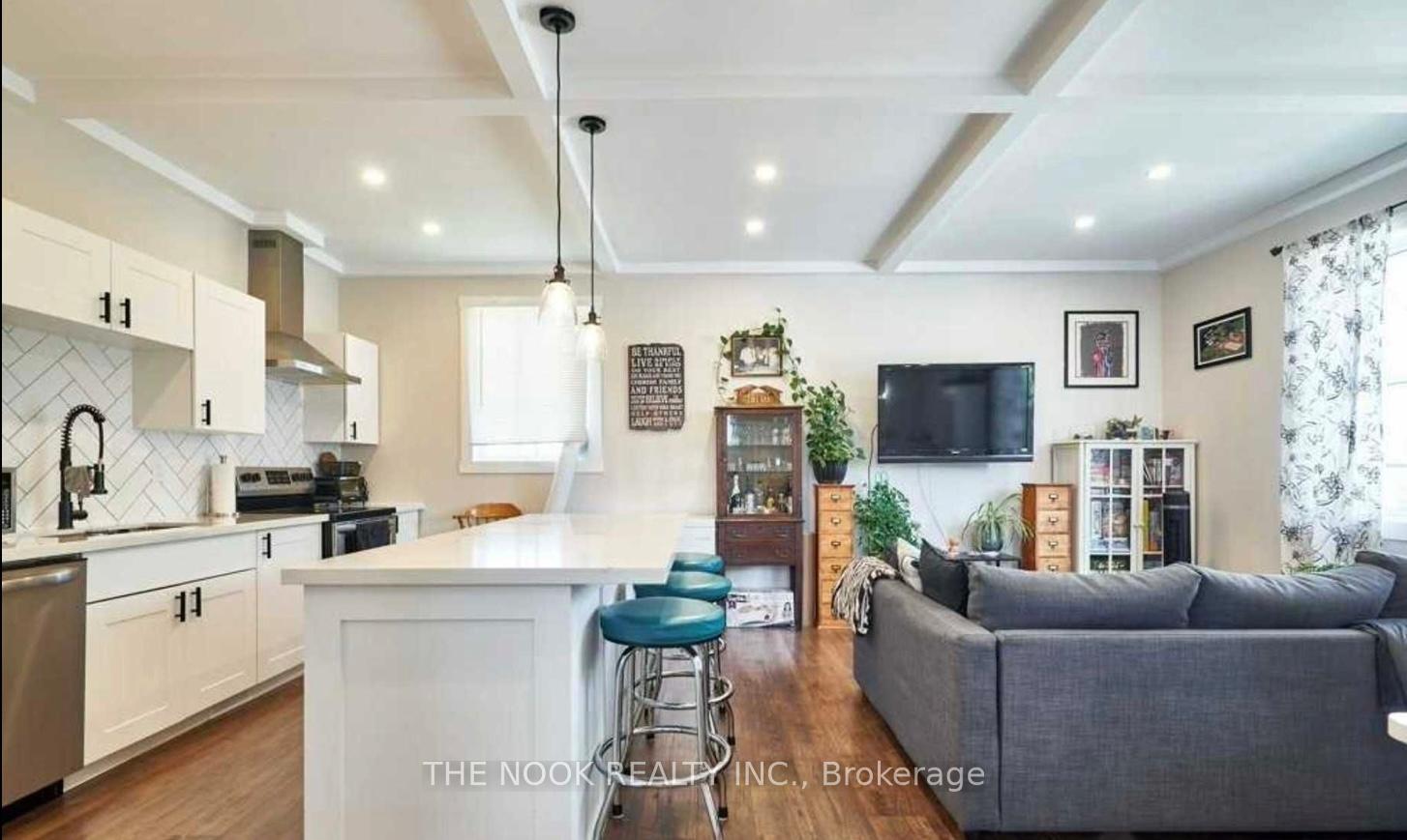 Photo 2 of 92 Elgin Street, Clarington, Bowmanville — HOMEH