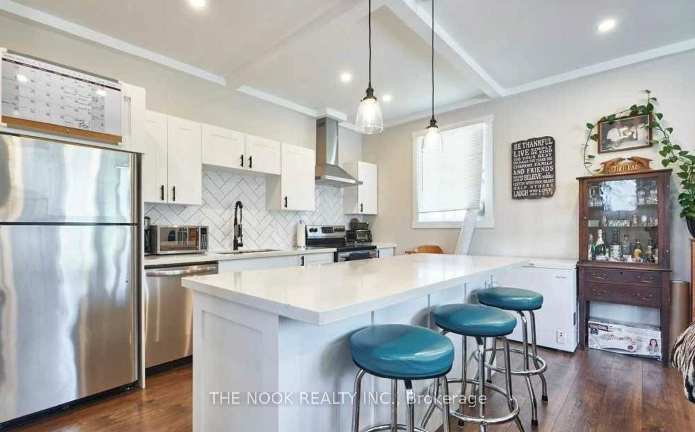Photo 3 of 92 Elgin Street, Clarington, Bowmanville — HOMEH