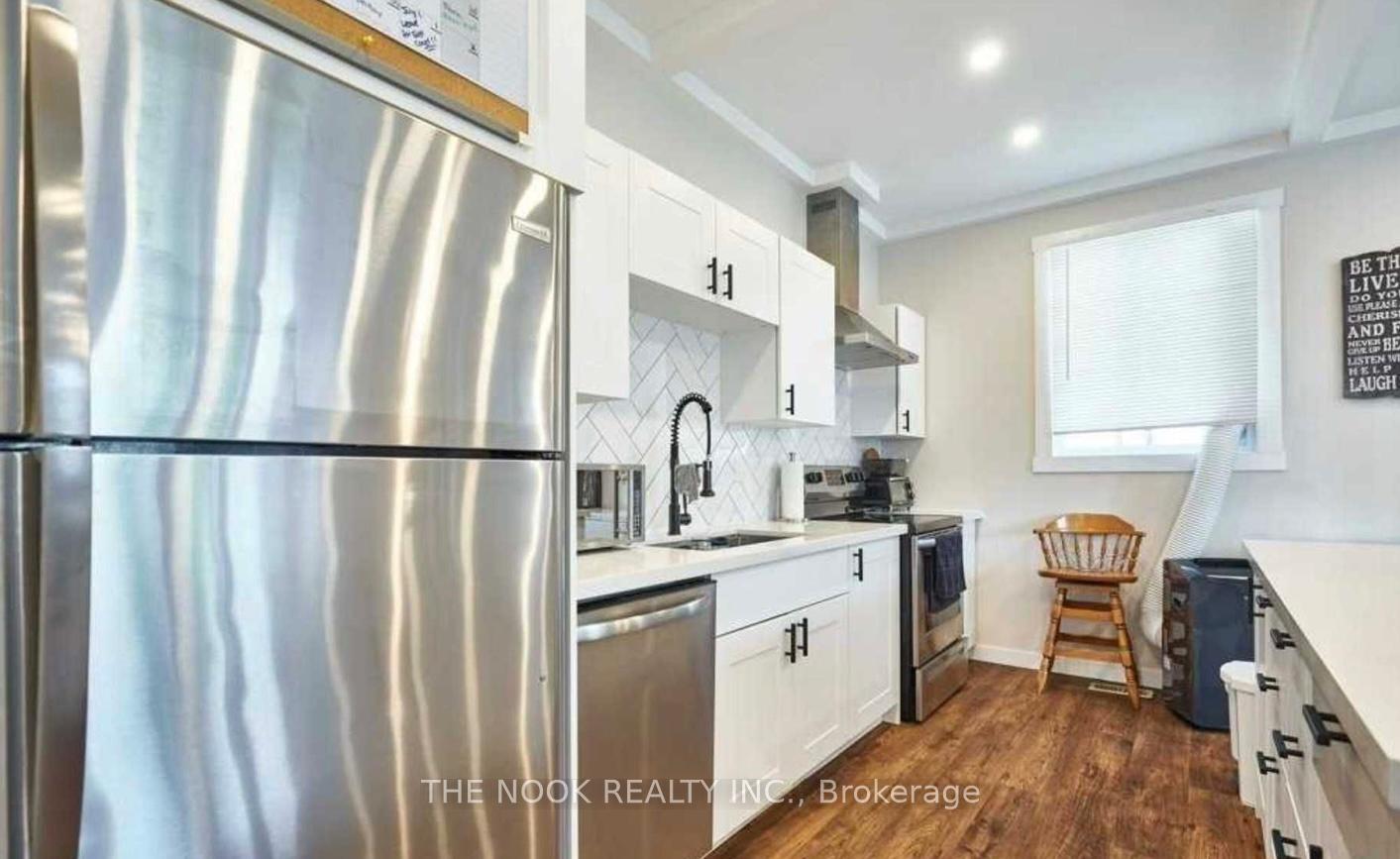 Photo 4 of 92 Elgin Street, Clarington, Bowmanville — HOMEH