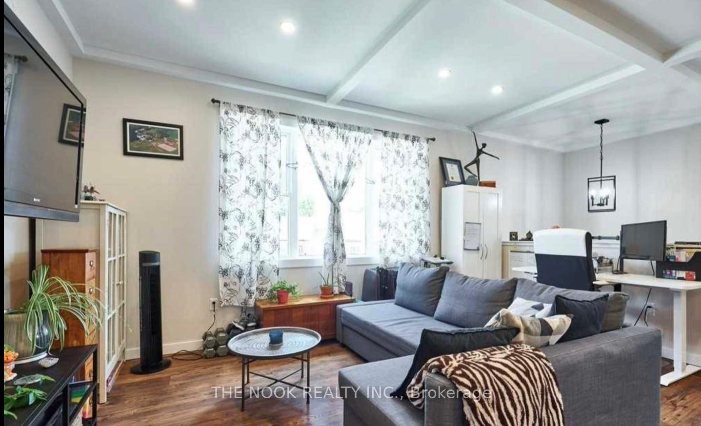 Photo 6 of 92 Elgin Street, Clarington, Bowmanville — HOMEH