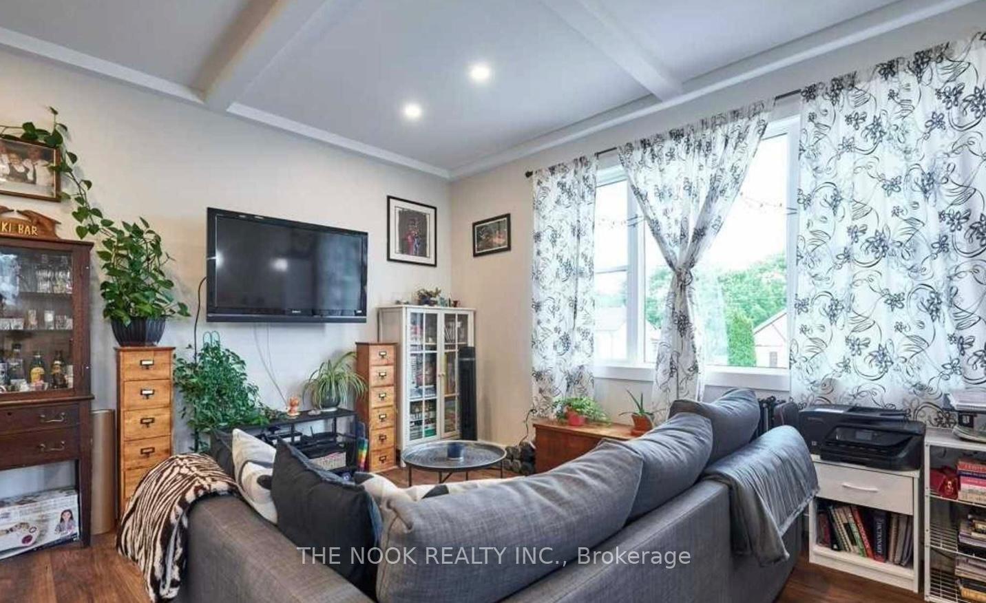 Photo 8 of 92 Elgin Street, Clarington, Bowmanville — HOMEH
