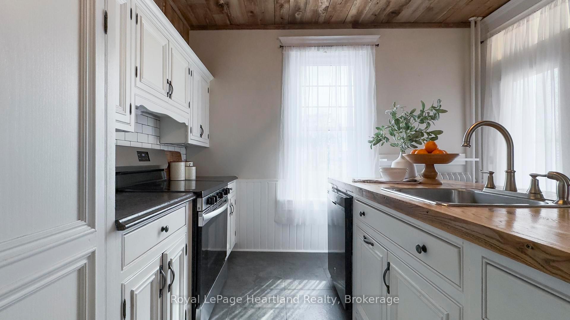 Photo 14 of 221 Bayfield Road, Goderich, Goderich (Town) — HOMEH