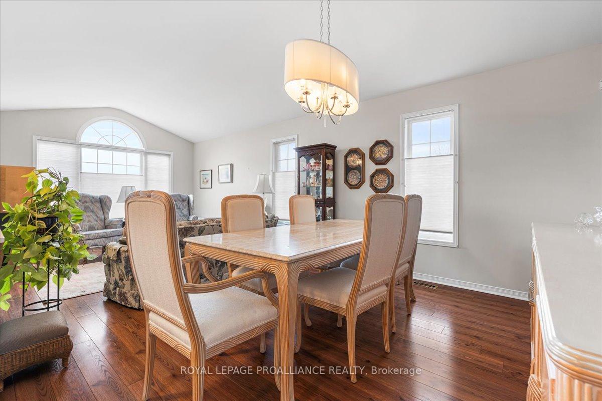 Photo 6 of 15 Huron Lane, Belleville, Belleville Ward — HOMEH