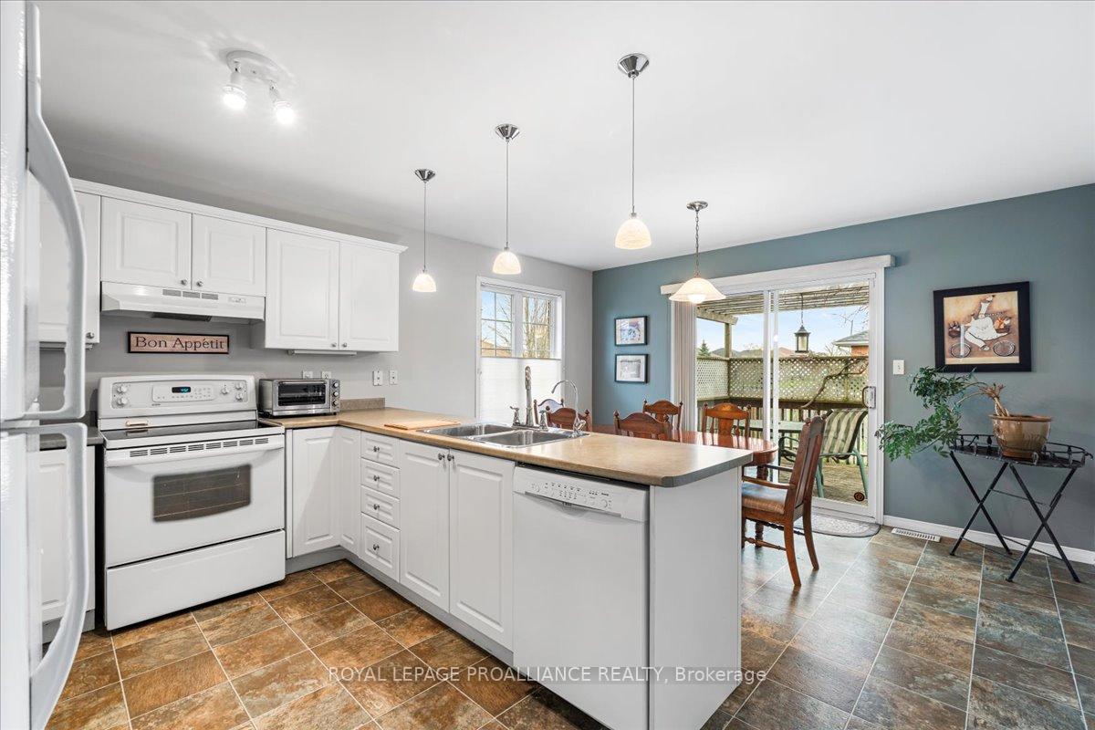 Photo 7 of 15 Huron Lane, Belleville, Belleville Ward — HOMEH