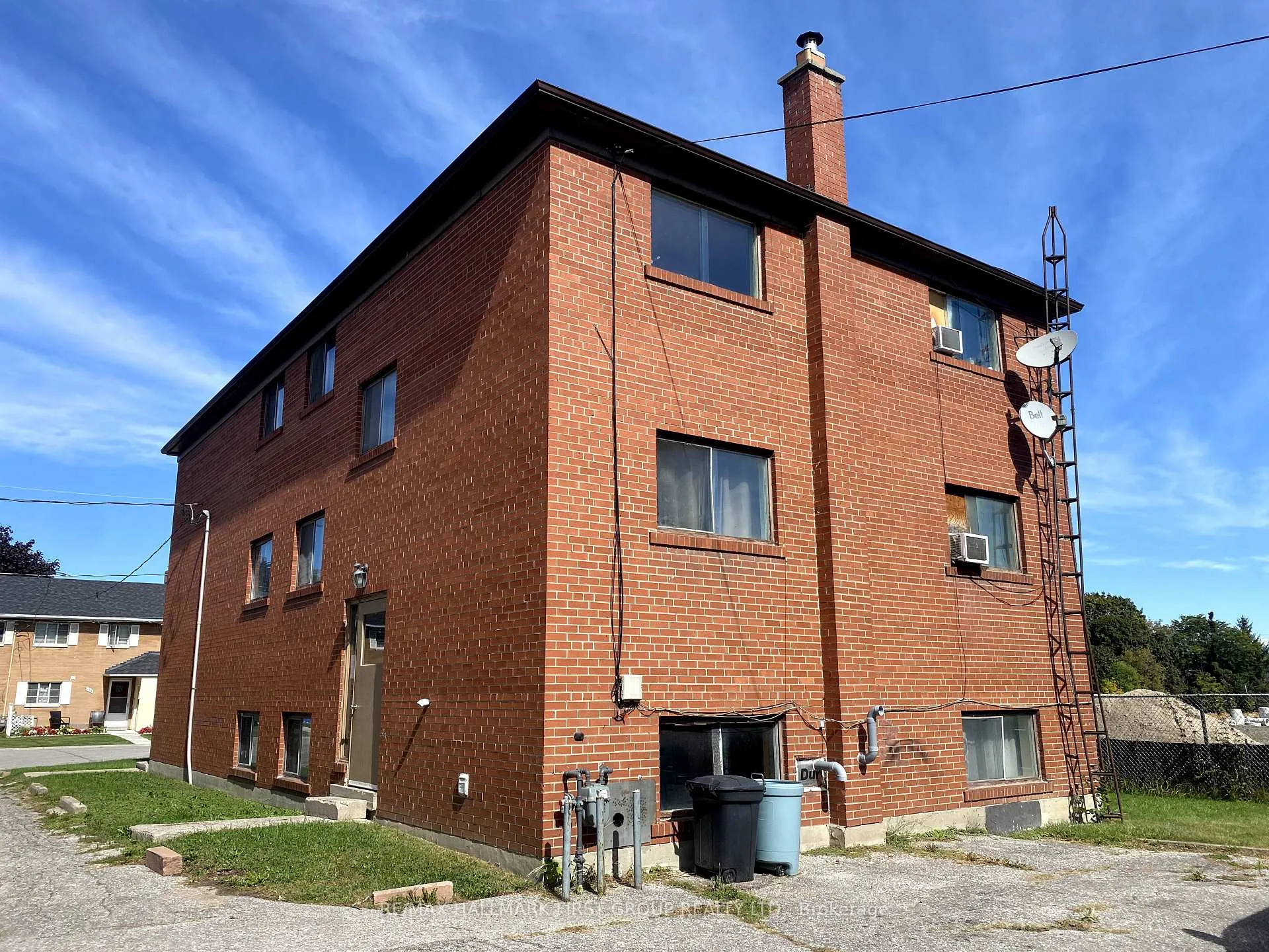 Photo 3 of 131 Cedar Street, Whitby, Downtown Whitby — HOMEH