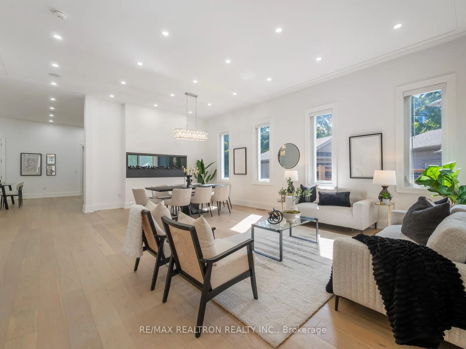 Photo 3 of 91 Brucewood Crescent, Toronto, Englemount-Lawrence — HOMEH