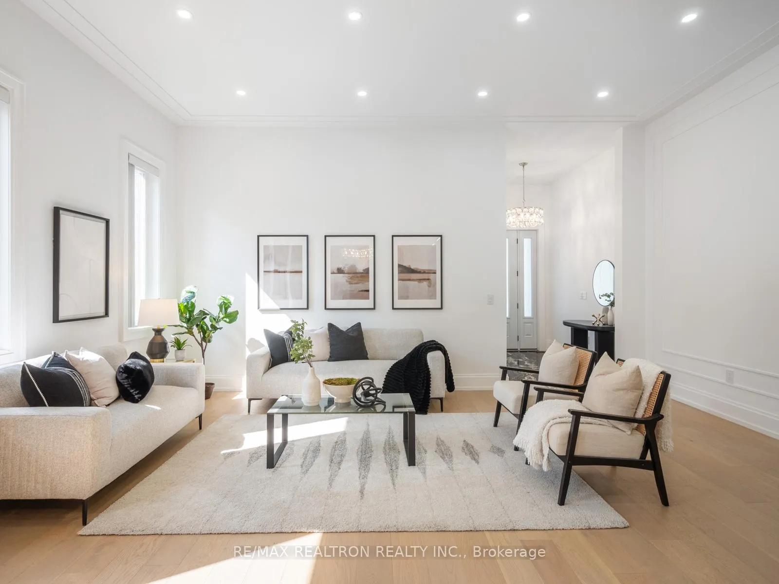 Photo 4 of 91 Brucewood Crescent, Toronto, Englemount-Lawrence — HOMEH