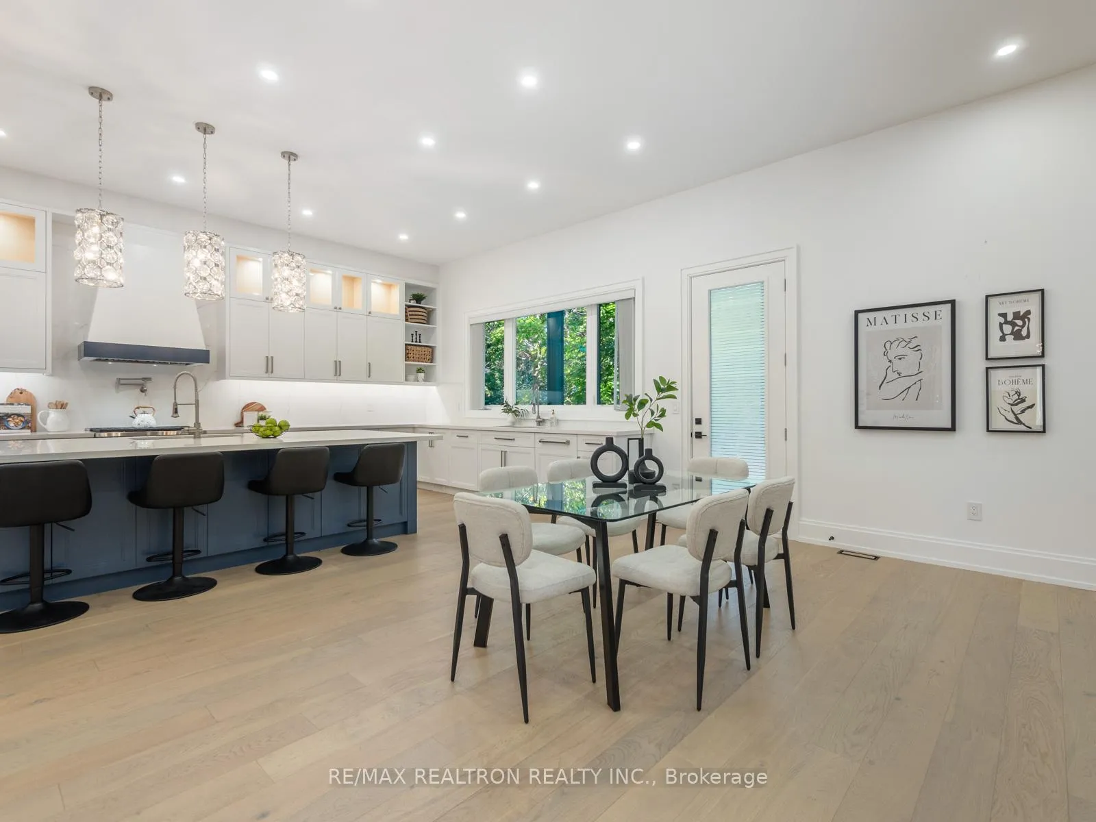 Photo 10 of 91 Brucewood Crescent, Toronto, Englemount-Lawrence — HOMEH