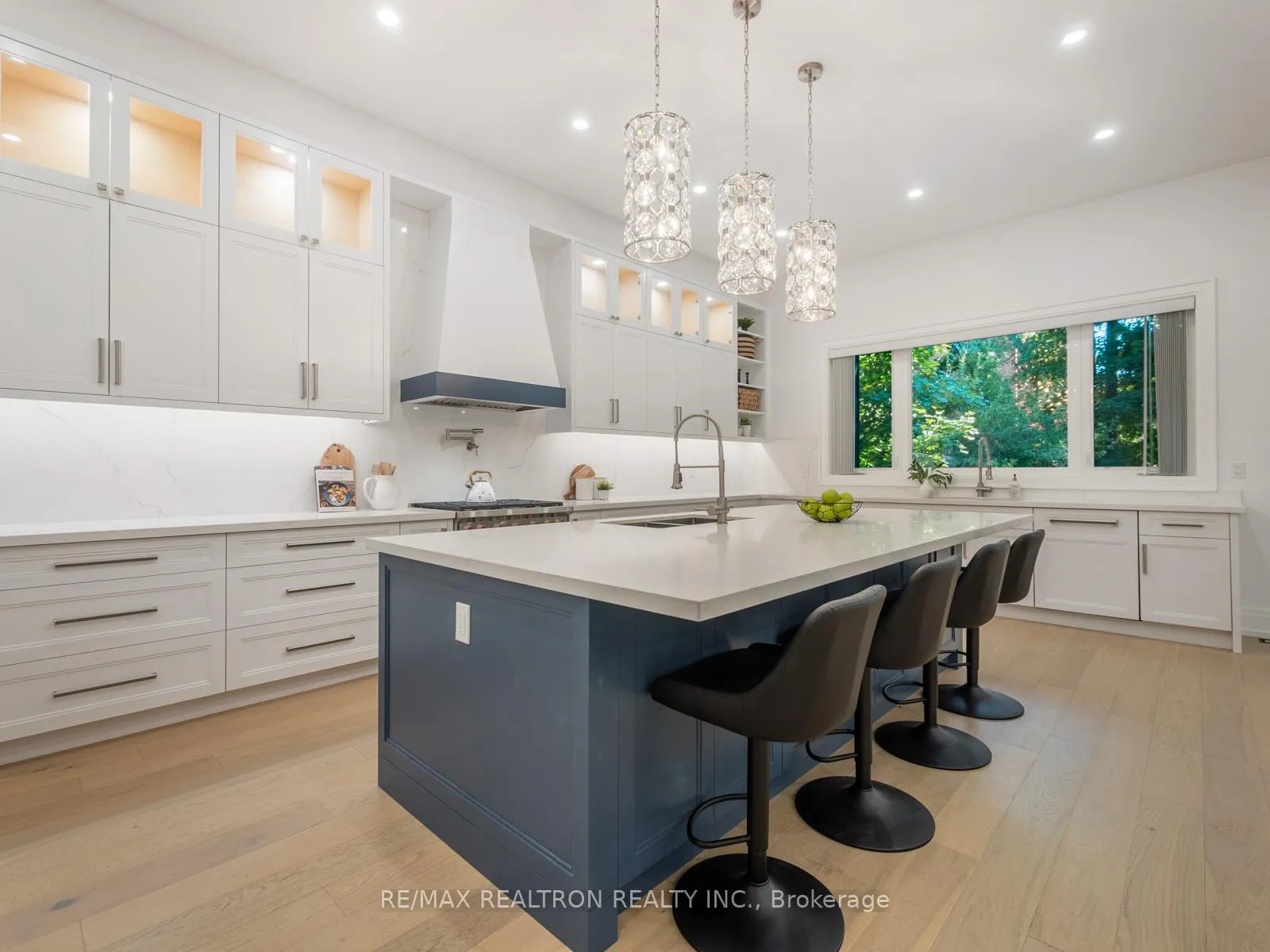 Photo 14 of 91 Brucewood Crescent, Toronto, Englemount-Lawrence — HOMEH