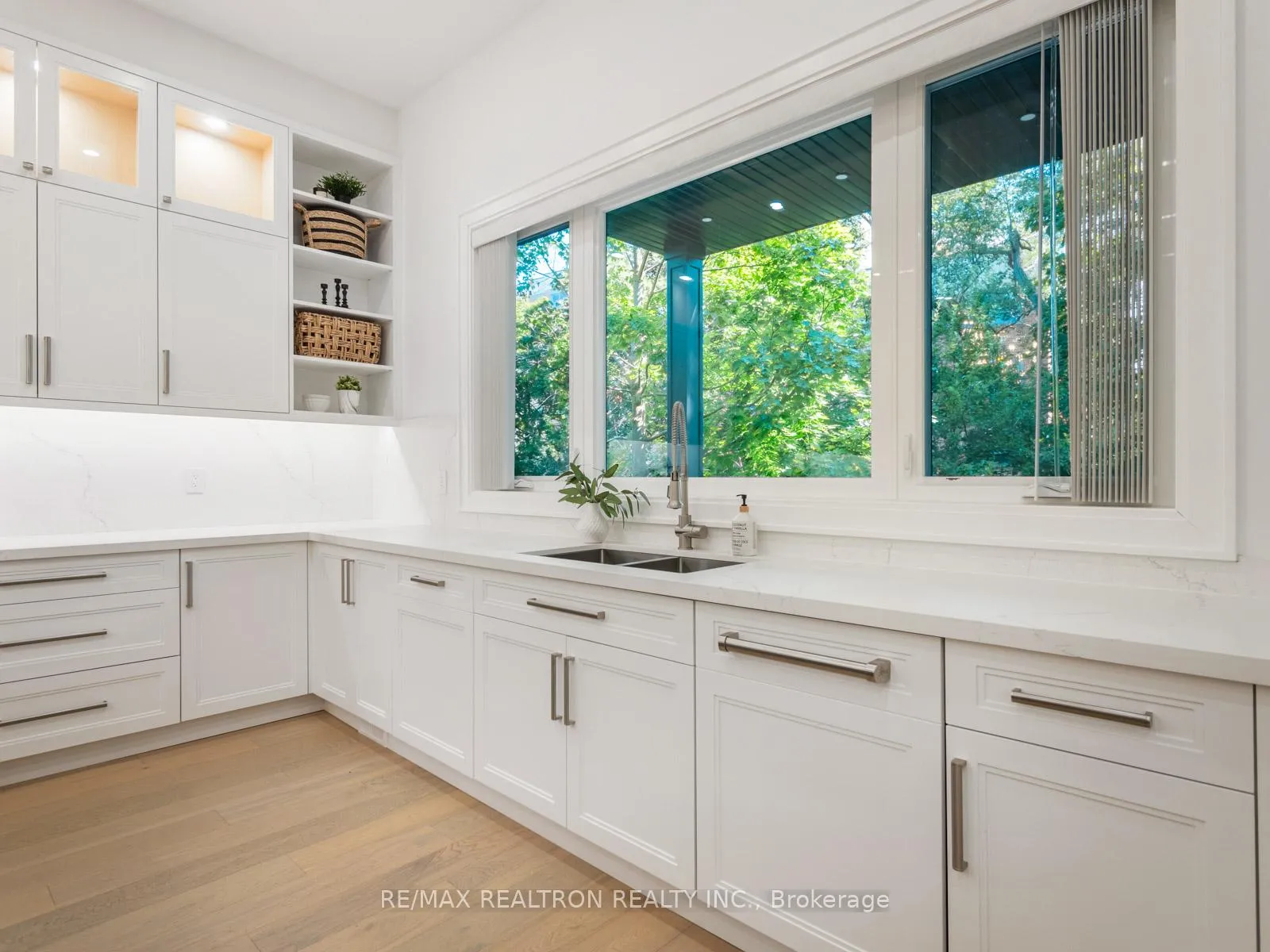 Photo 15 of 91 Brucewood Crescent, Toronto, Englemount-Lawrence — HOMEH
