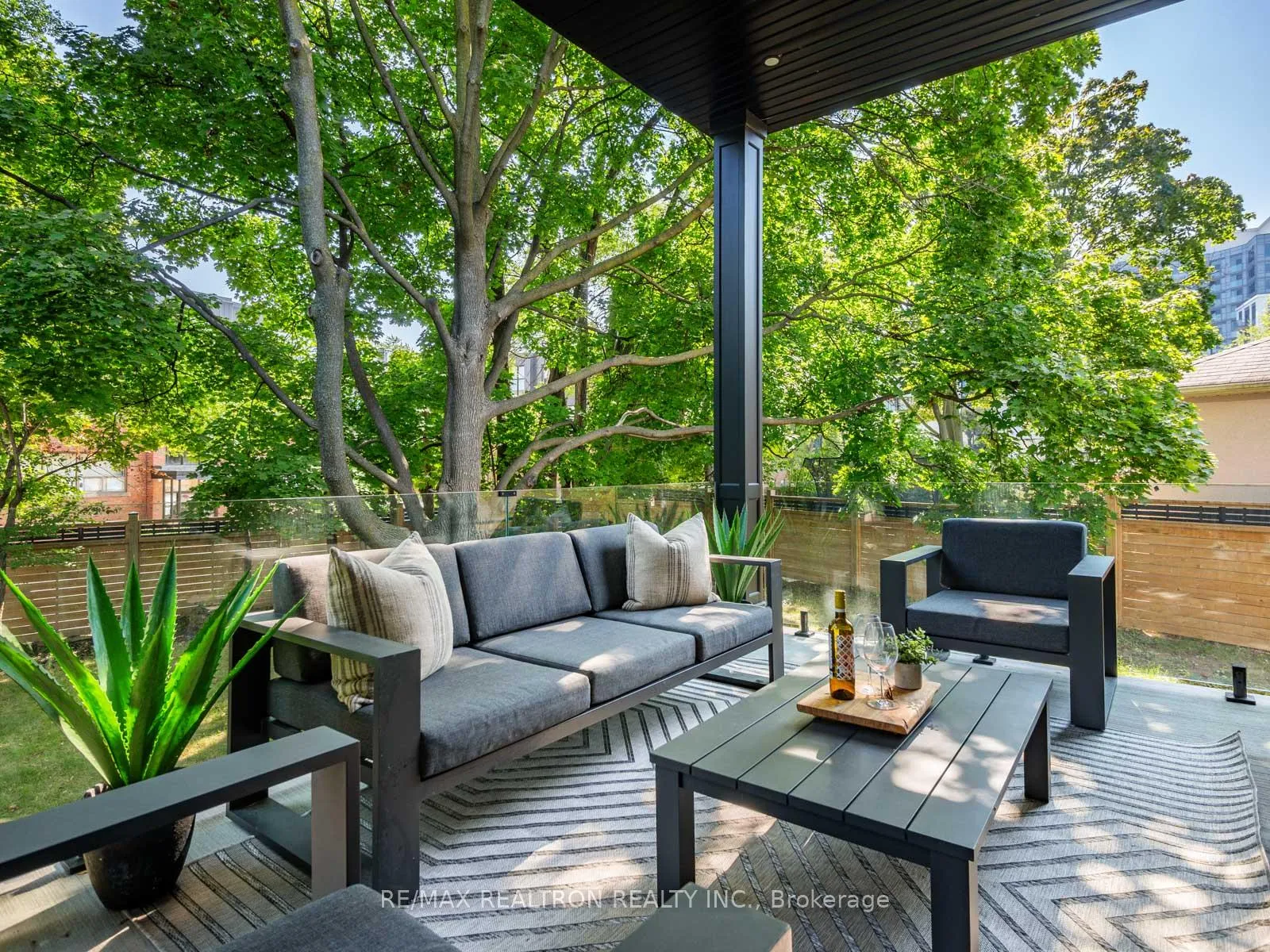 Photo 18 of 91 Brucewood Crescent, Toronto, Englemount-Lawrence — HOMEH