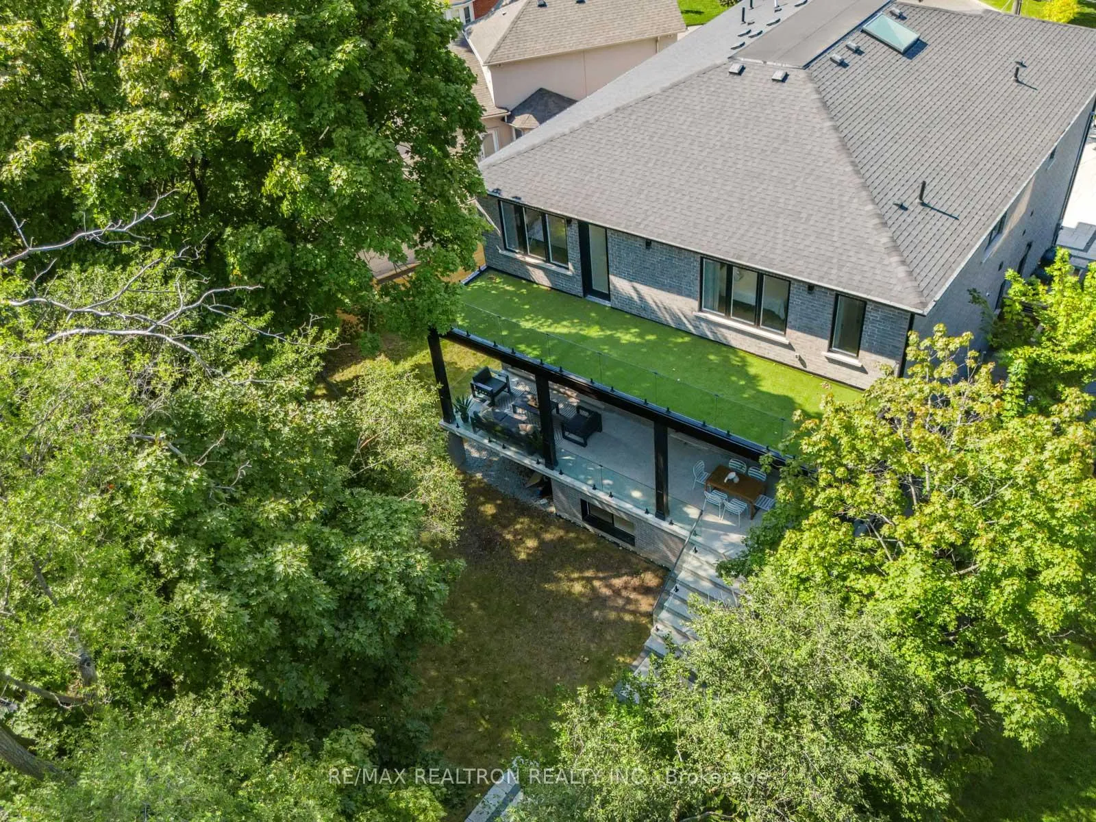 Photo 23 of 91 Brucewood Crescent, Toronto, Englemount-Lawrence — HOMEH