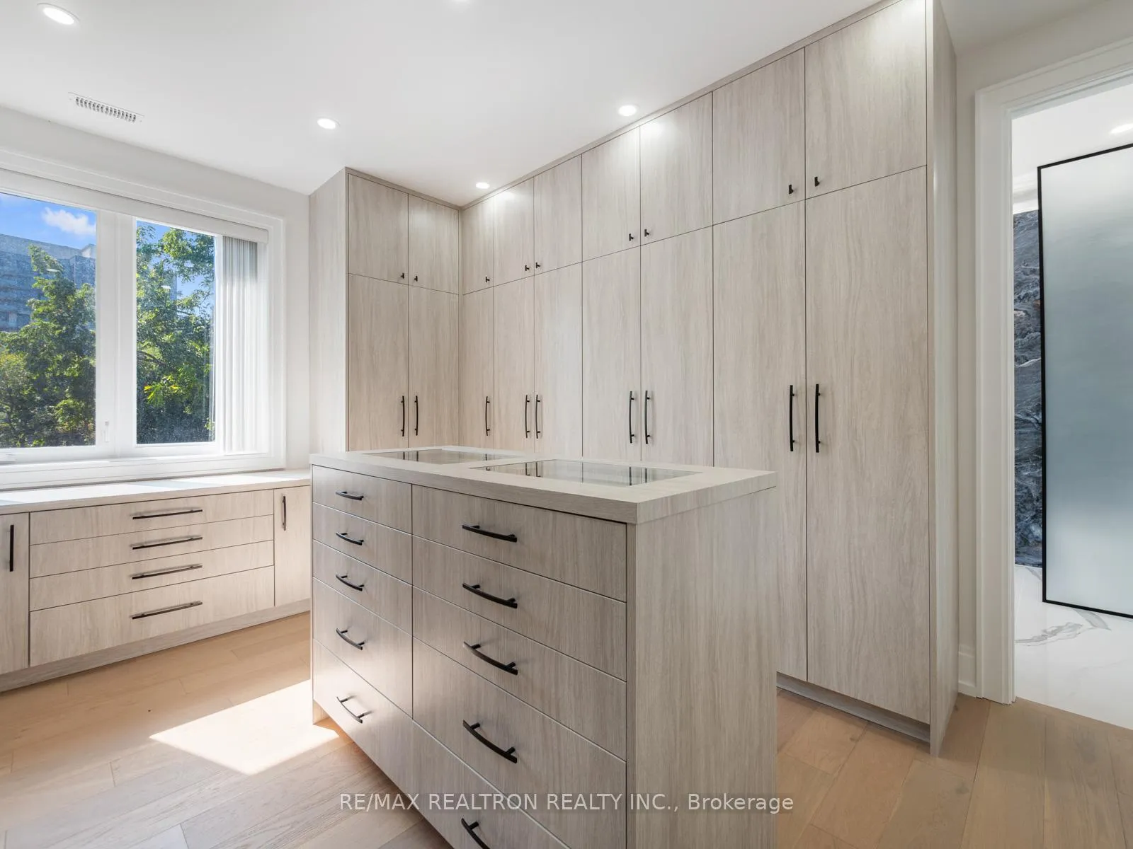 Photo 24 of 91 Brucewood Crescent, Toronto, Englemount-Lawrence — HOMEH