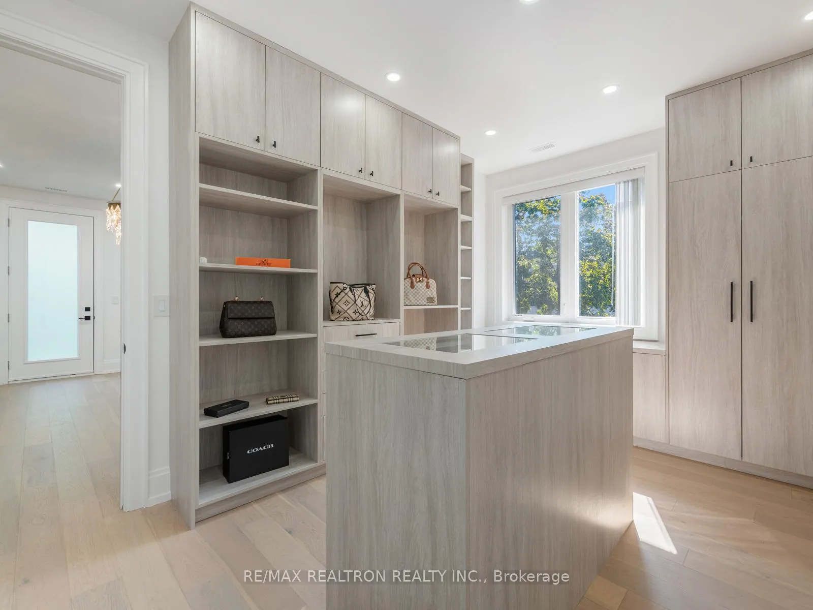 Photo 25 of 91 Brucewood Crescent, Toronto, Englemount-Lawrence — HOMEH