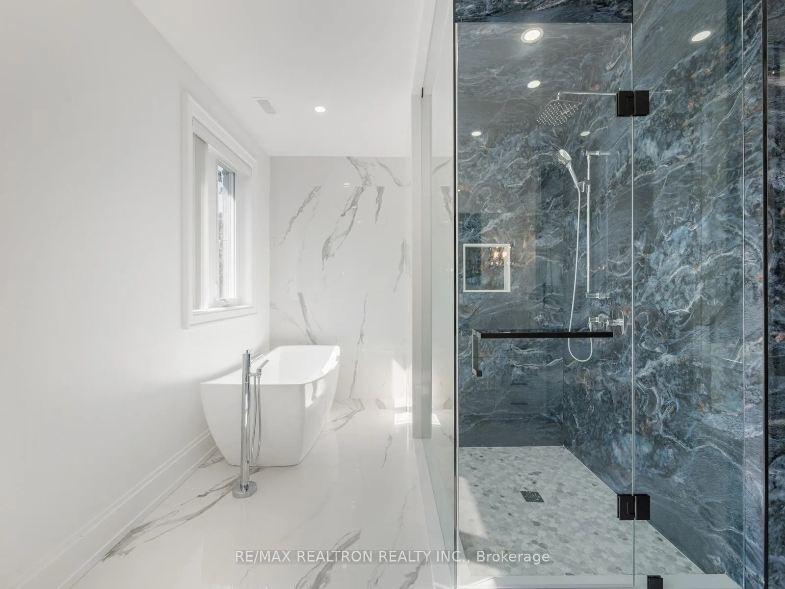Photo 28 of 91 Brucewood Crescent, Toronto, Englemount-Lawrence — HOMEH