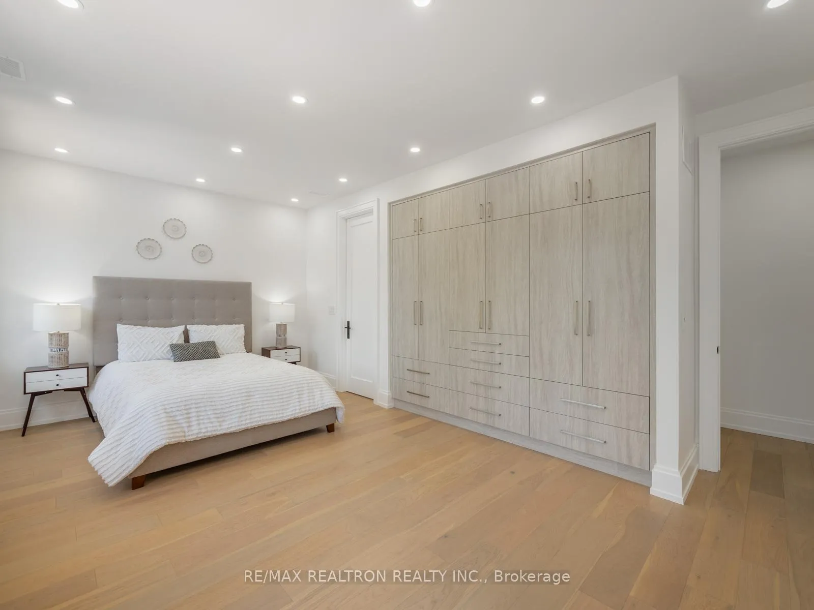 Photo 29 of 91 Brucewood Crescent, Toronto, Englemount-Lawrence — HOMEH