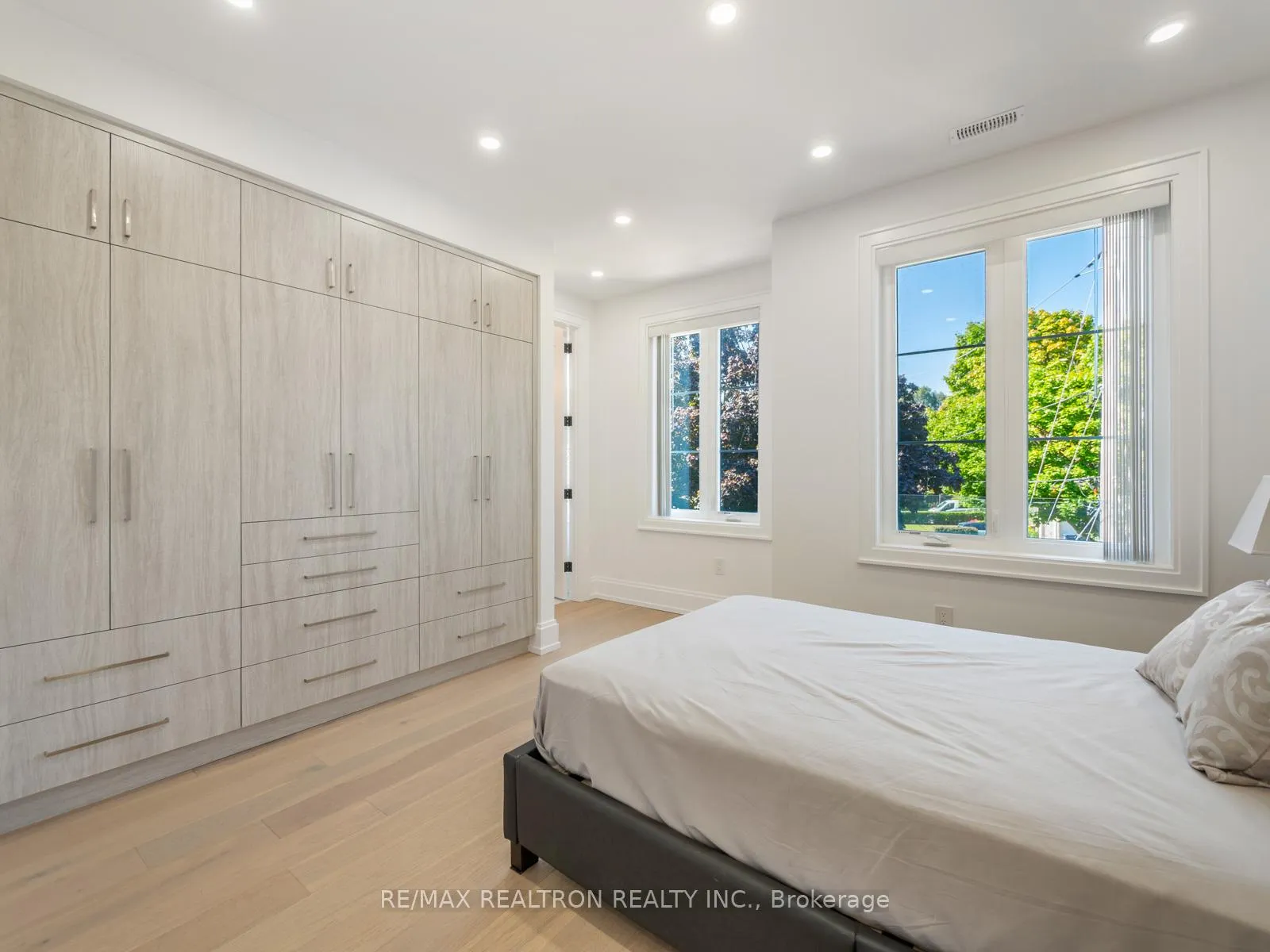 Photo 31 of 91 Brucewood Crescent, Toronto, Englemount-Lawrence — HOMEH