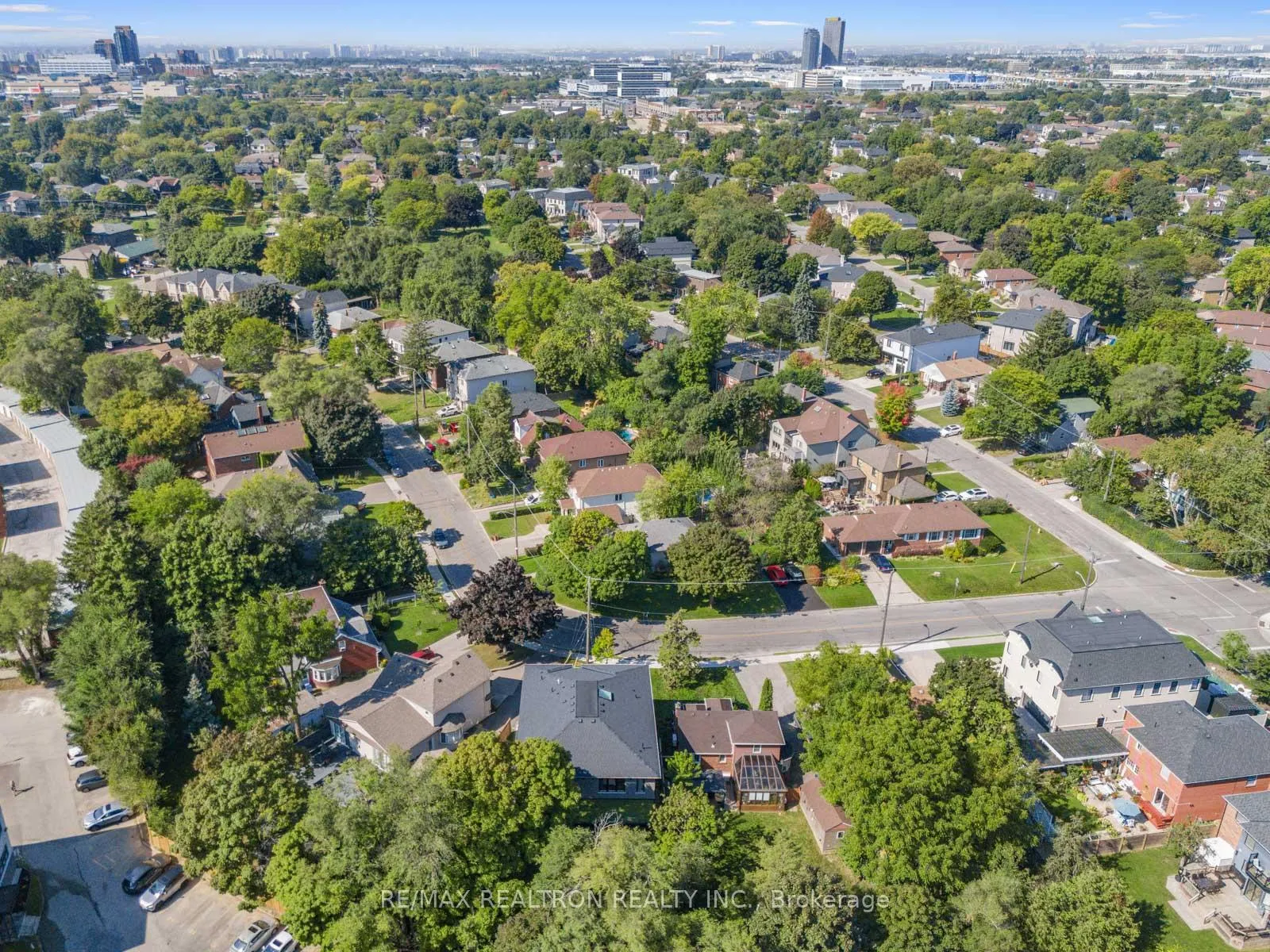 Photo 40 of 91 Brucewood Crescent, Toronto, Englemount-Lawrence — HOMEH