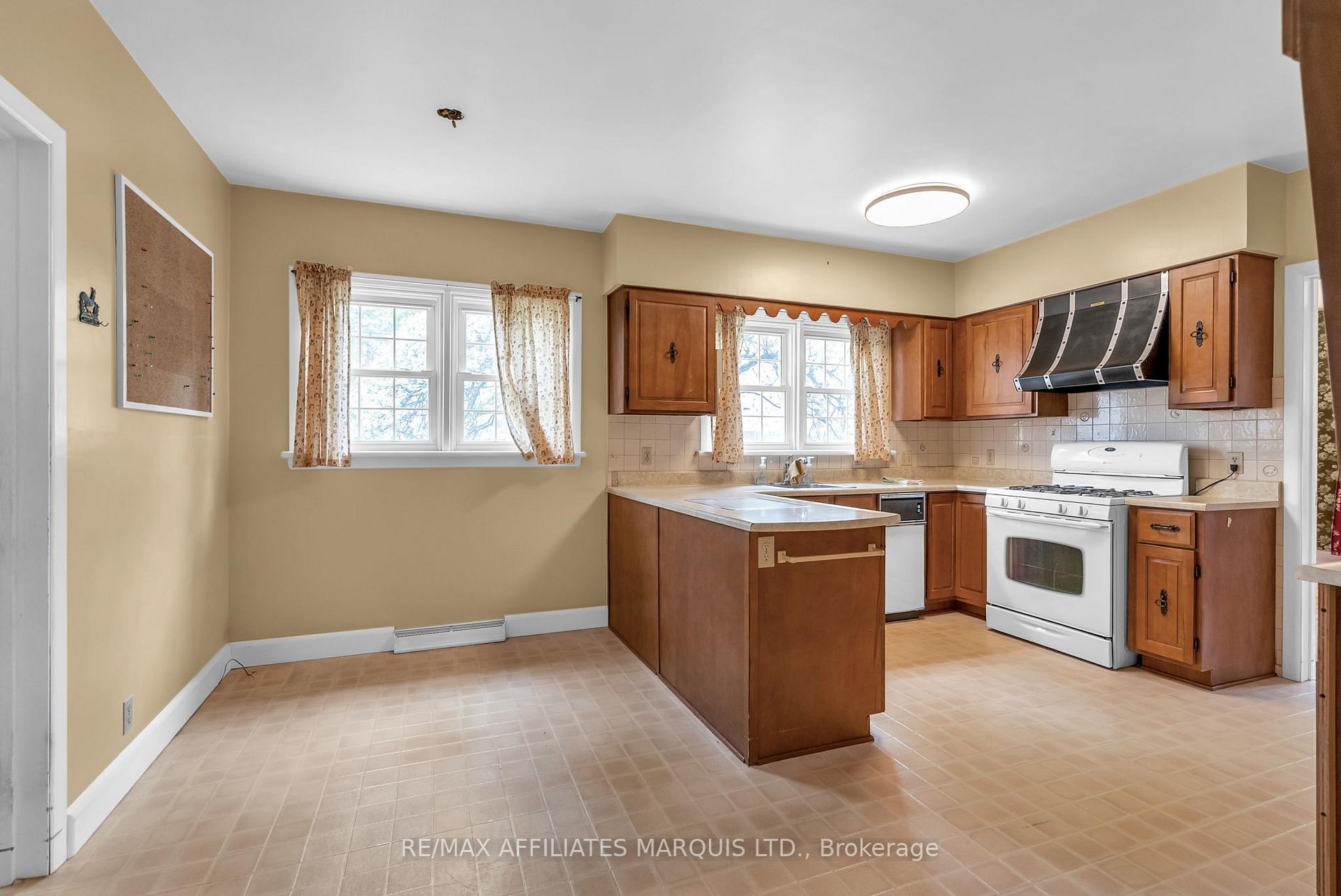 Photo 10 of 1403 Jane Street, Cornwall — HOMEH