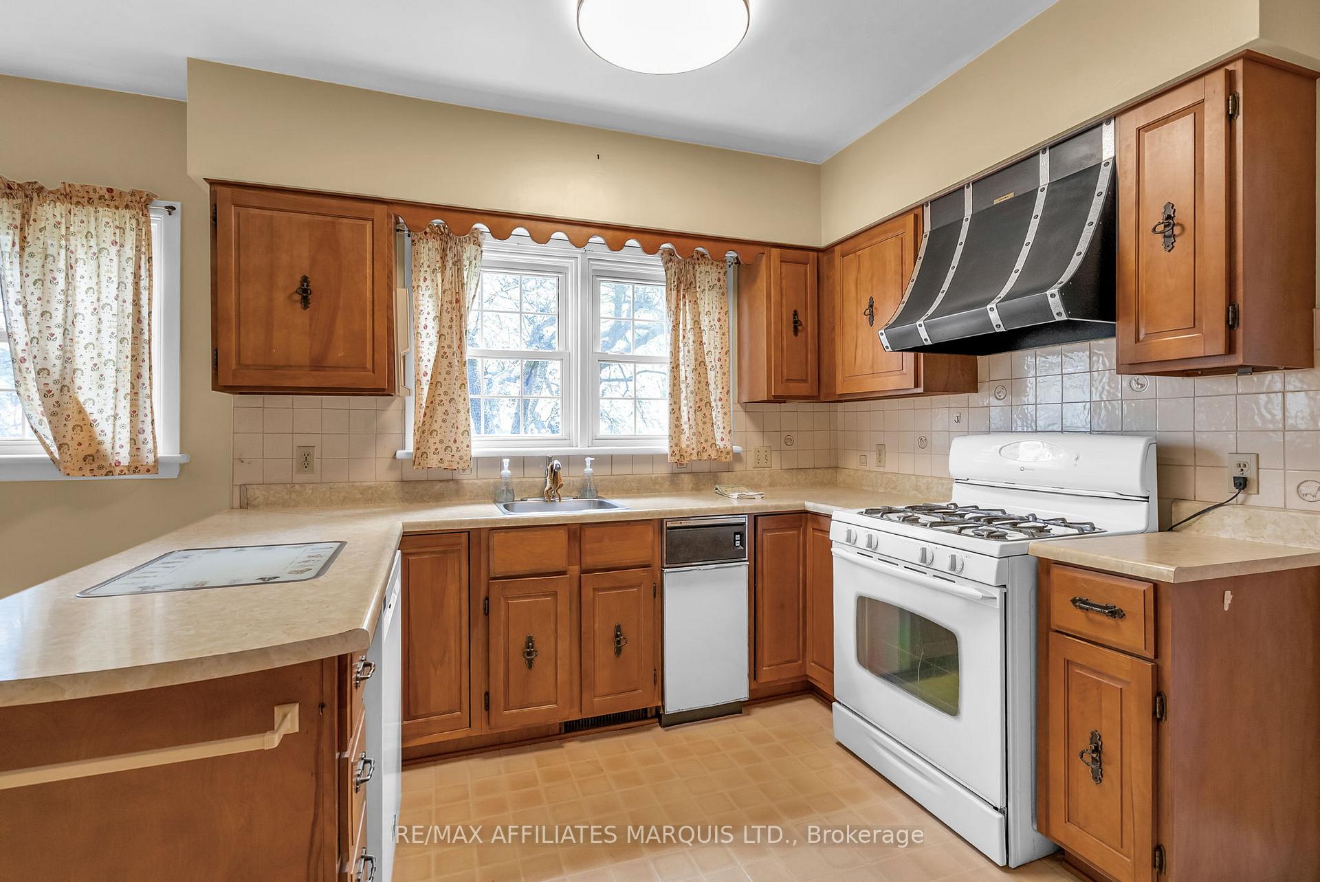 Photo 12 of 1403 Jane Street, Cornwall — HOMEH