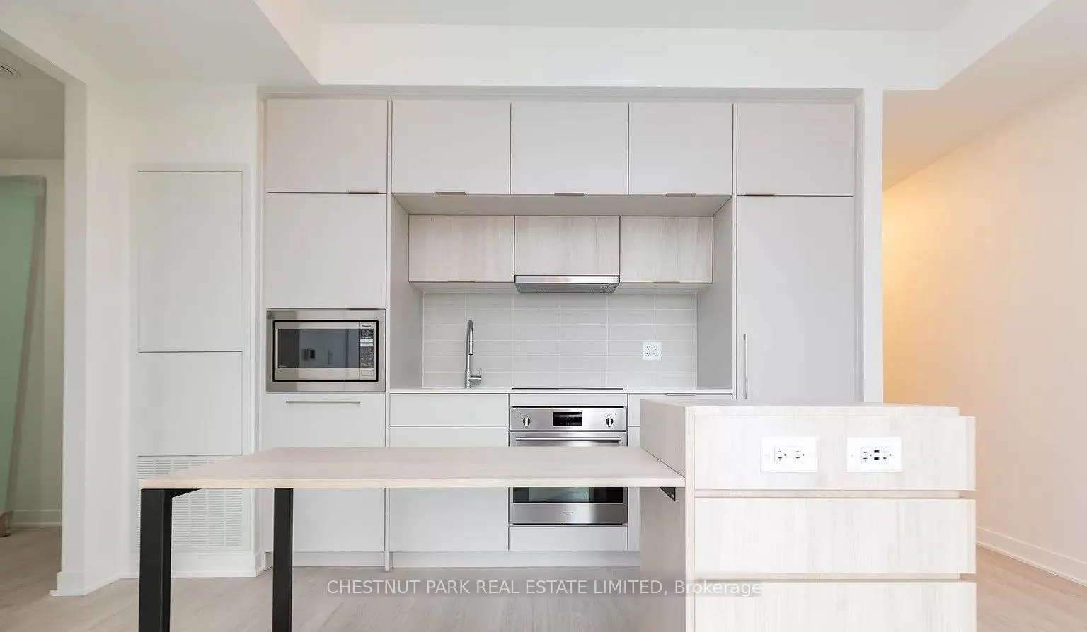 Photo 3 of Unit 1010, 185 Alberta Avenue, Toronto, Oakwood Village — HOMEH