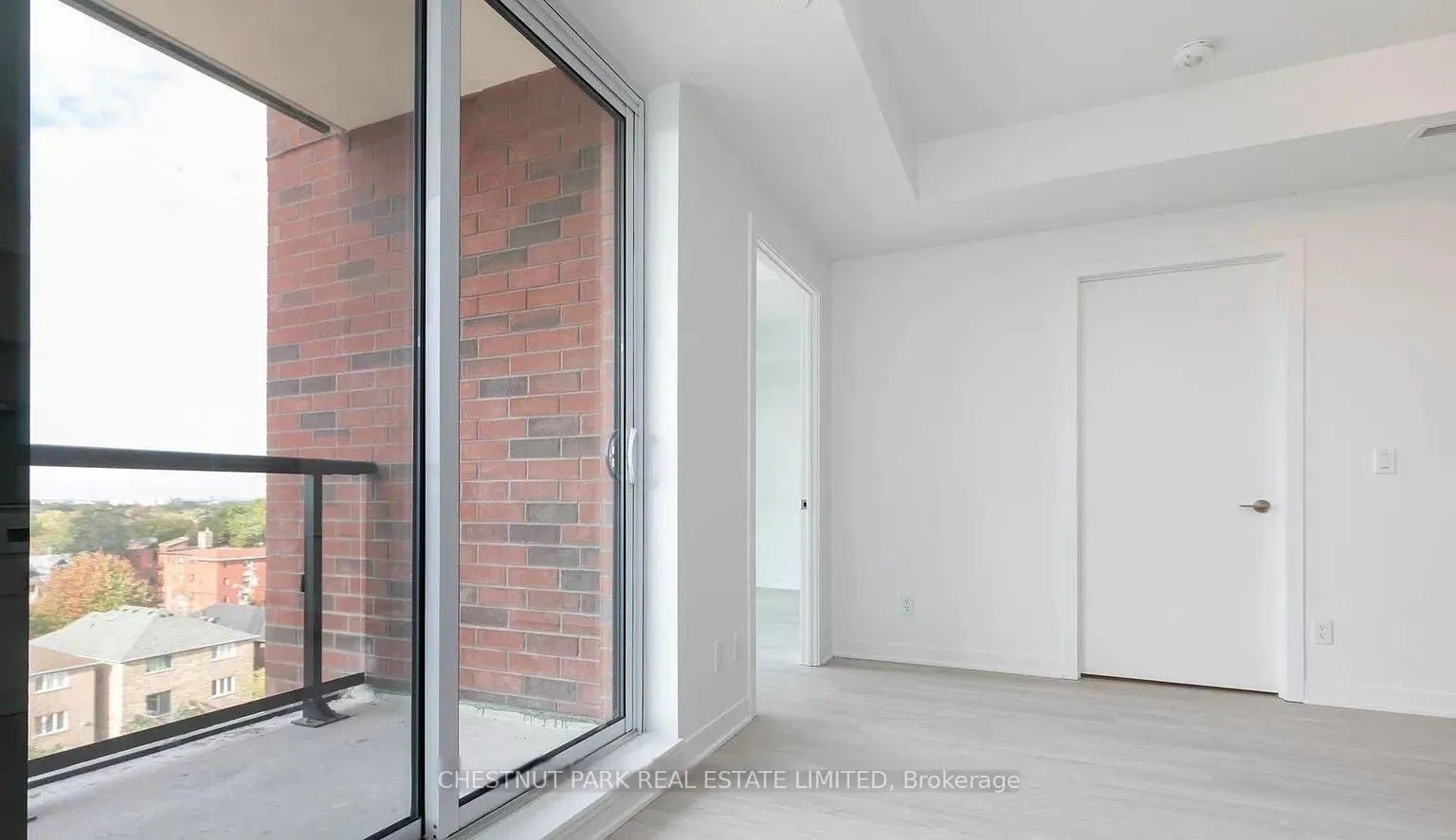 Photo 5 of Unit 1010, 185 Alberta Avenue, Toronto, Oakwood Village — HOMEH
