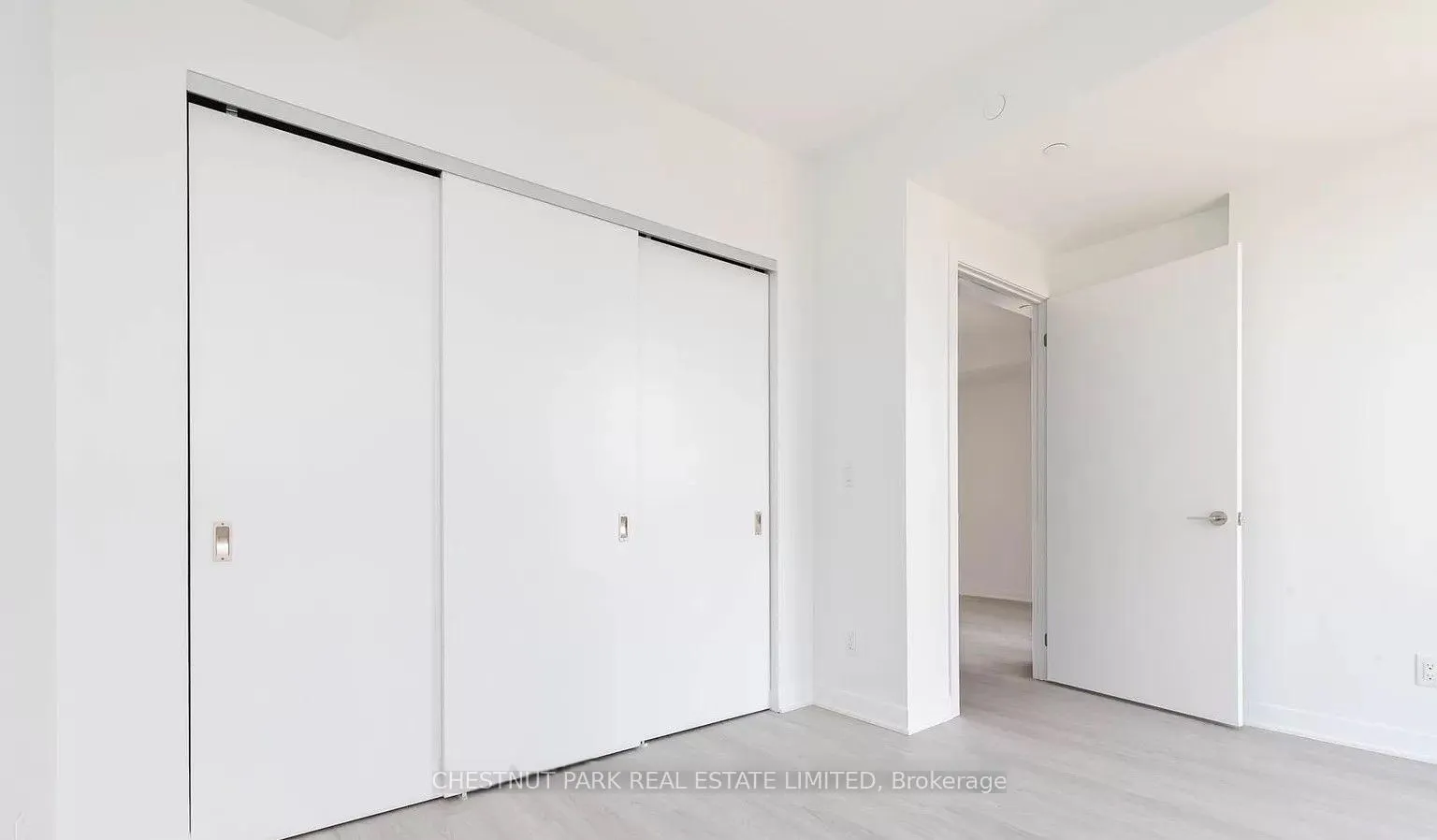 Photo 7 of Unit 1010, 185 Alberta Avenue, Toronto, Oakwood Village — HOMEH