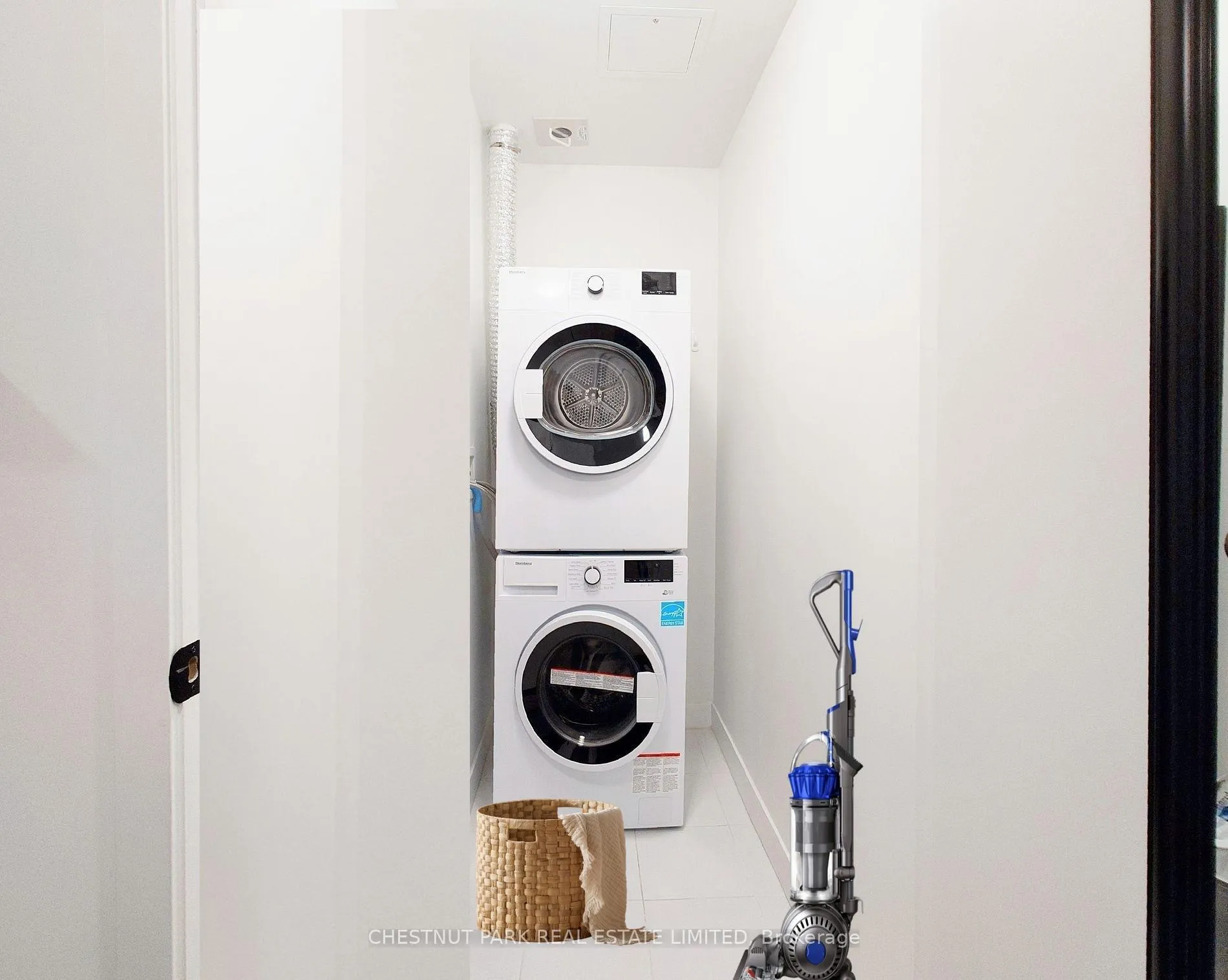 Photo 9 of Unit 1010, 185 Alberta Avenue, Toronto, Oakwood Village — HOMEH