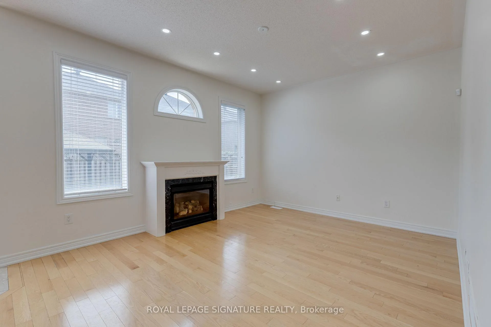 Photo 2 of 39 Hermitage Boulevard, Markham, Wismer — HOMEH