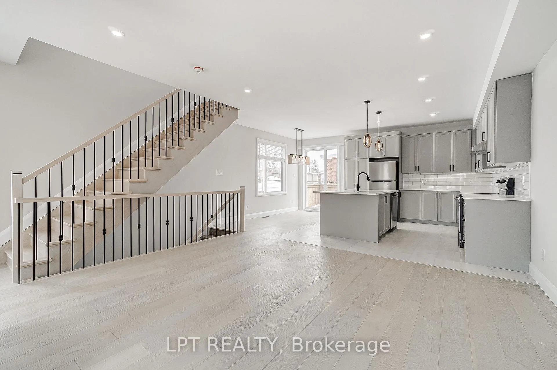 Photo 10 of Unit 1, 383 Brant Street, Ottawa, Vanier — HOMEH