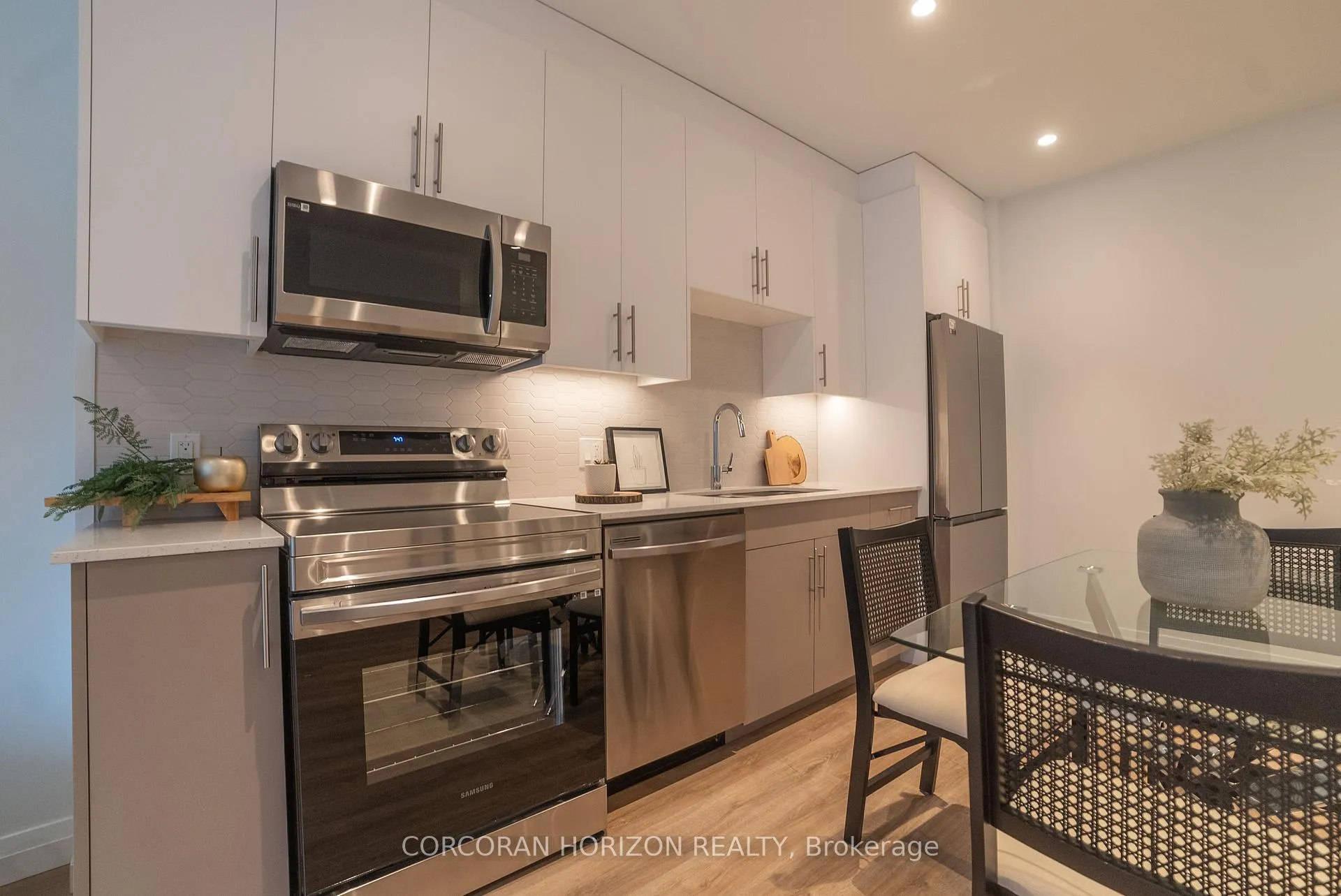 Photo 4 of Unit 423, 525 New Dundee Road, Kitchener — HOMEH