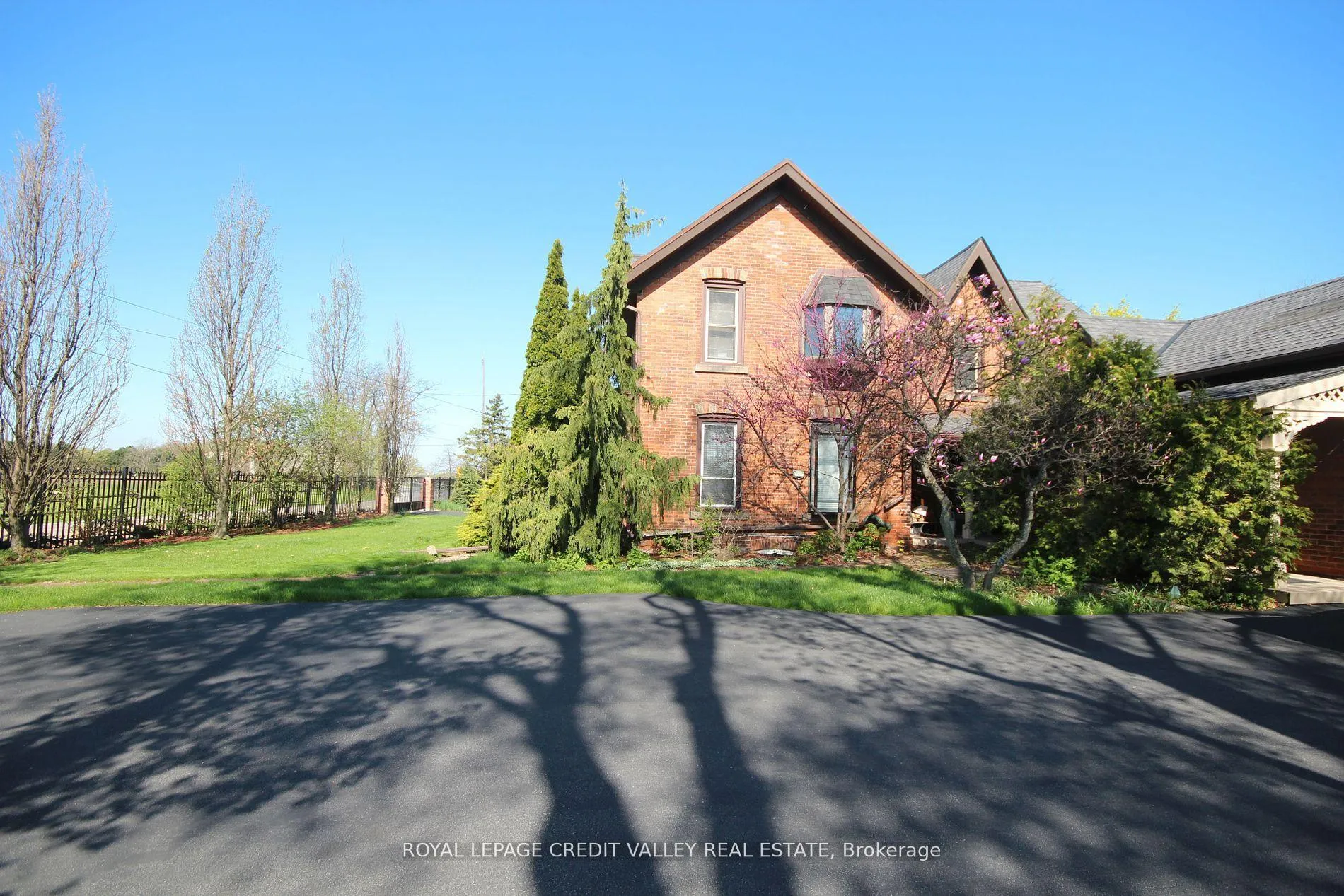 Photo 5 of 131 Ridge Road, Hamilton, Rural Stoney Creek — HOMEH