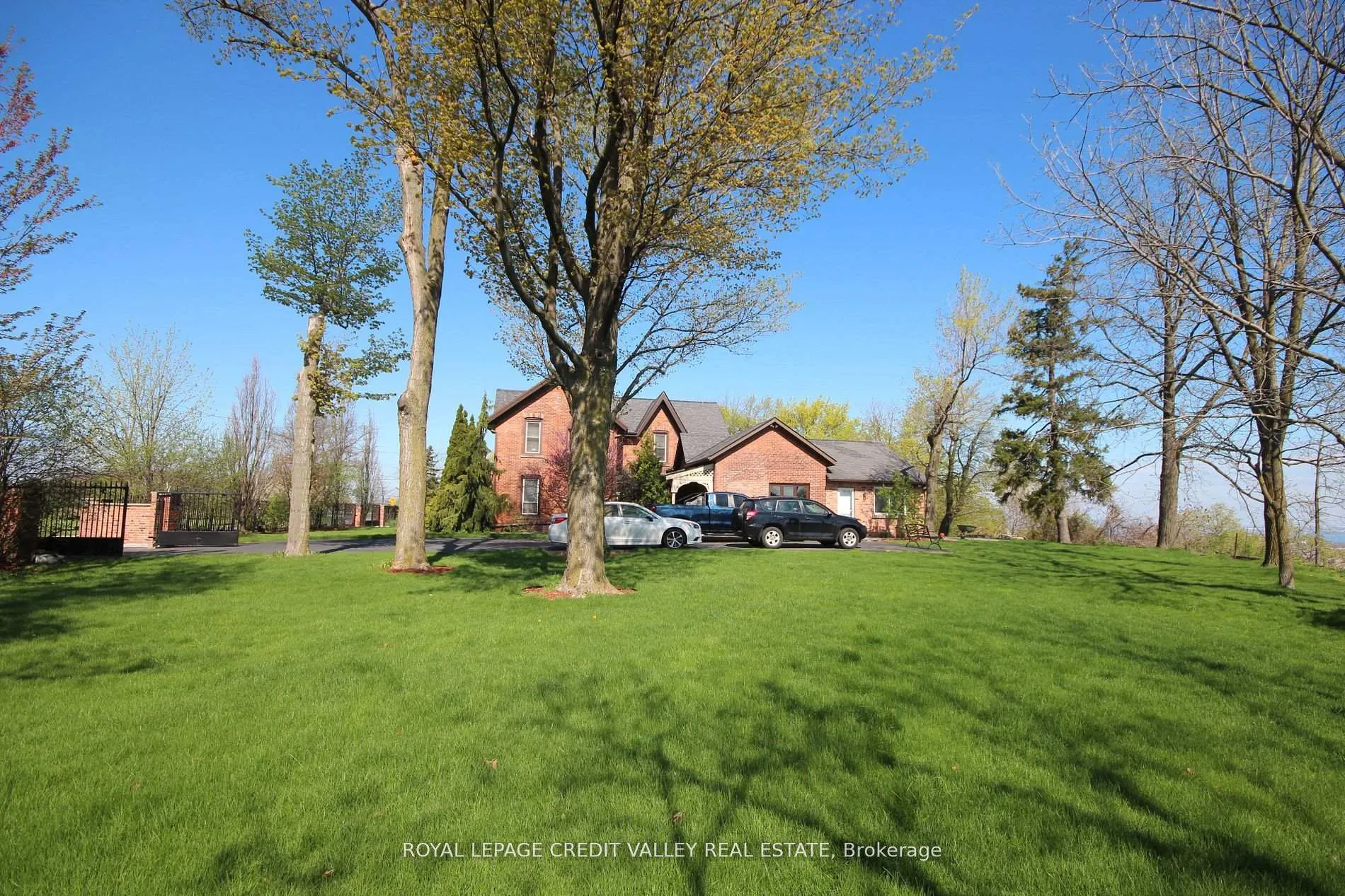 Photo 6 of 131 Ridge Road, Hamilton, Rural Stoney Creek — HOMEH